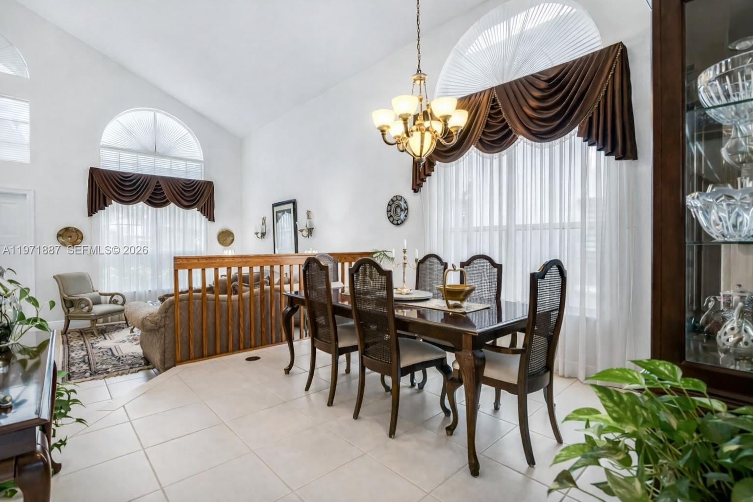 SUNSET LAKES - Residential