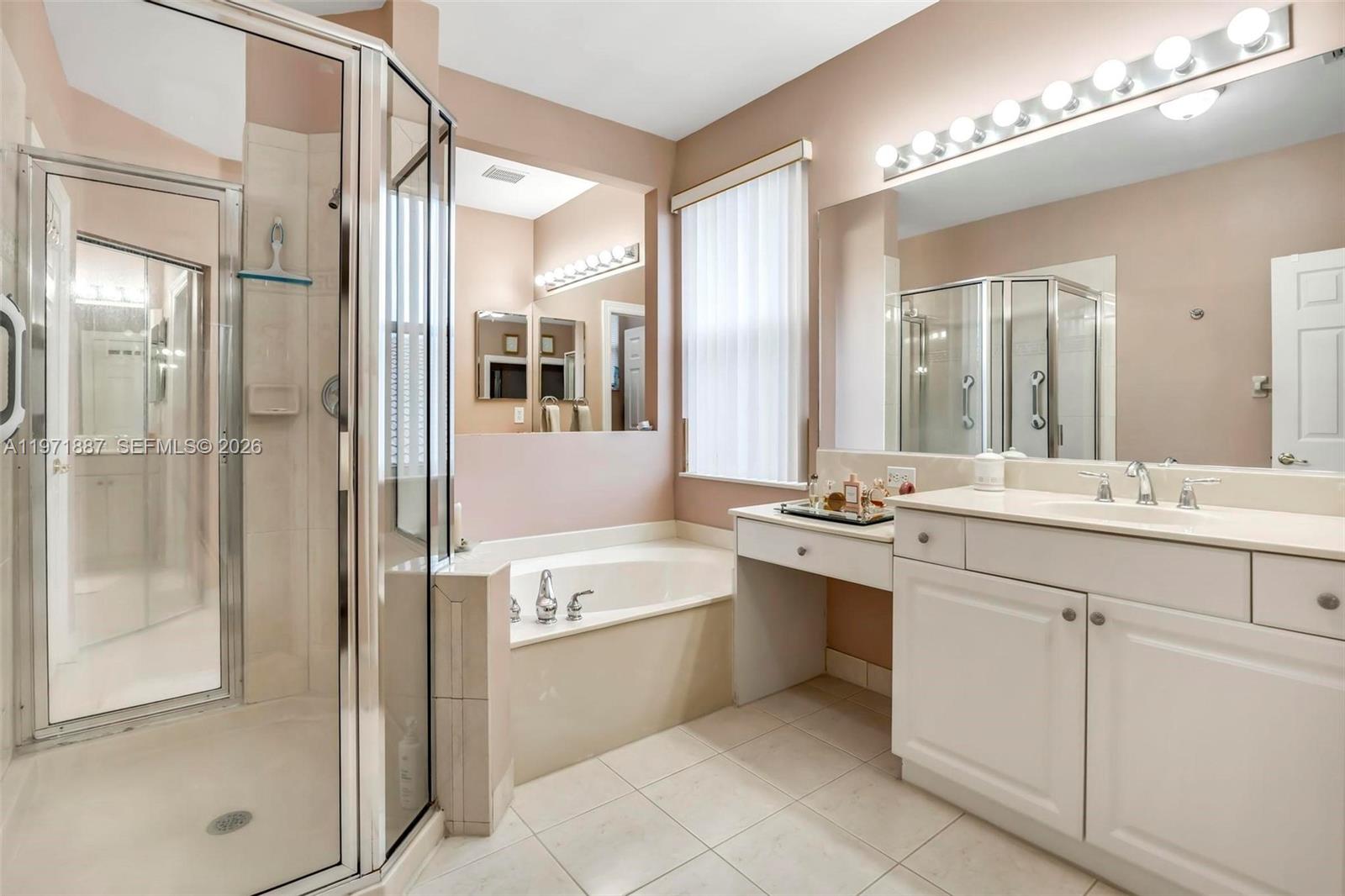 SUNSET LAKES - Residential