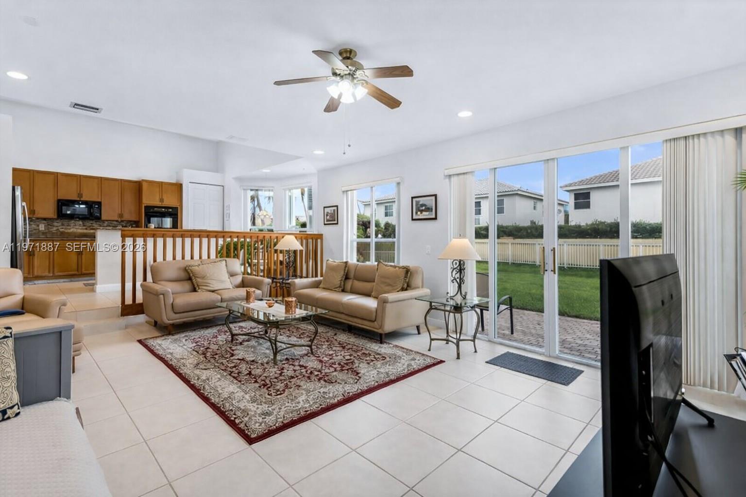 SUNSET LAKES - Residential