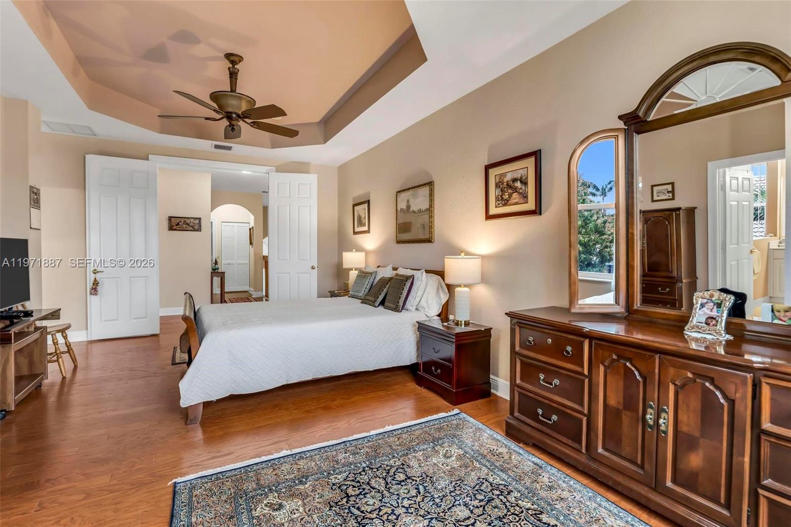 SUNSET LAKES - Residential