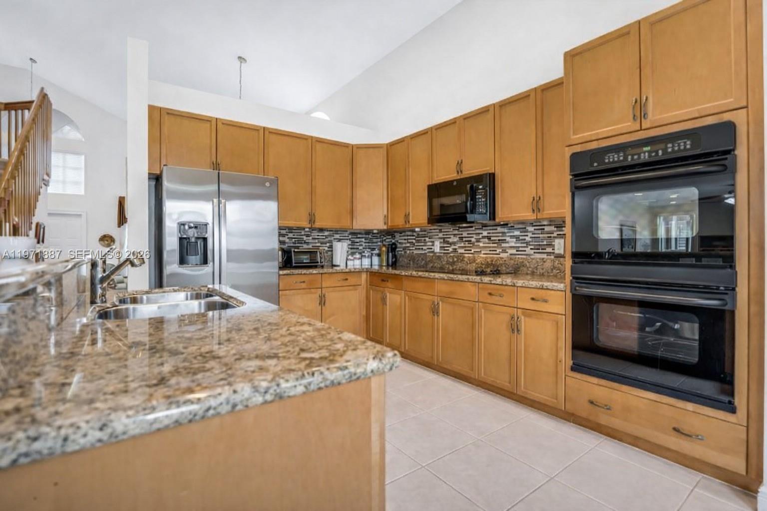 SUNSET LAKES - Residential