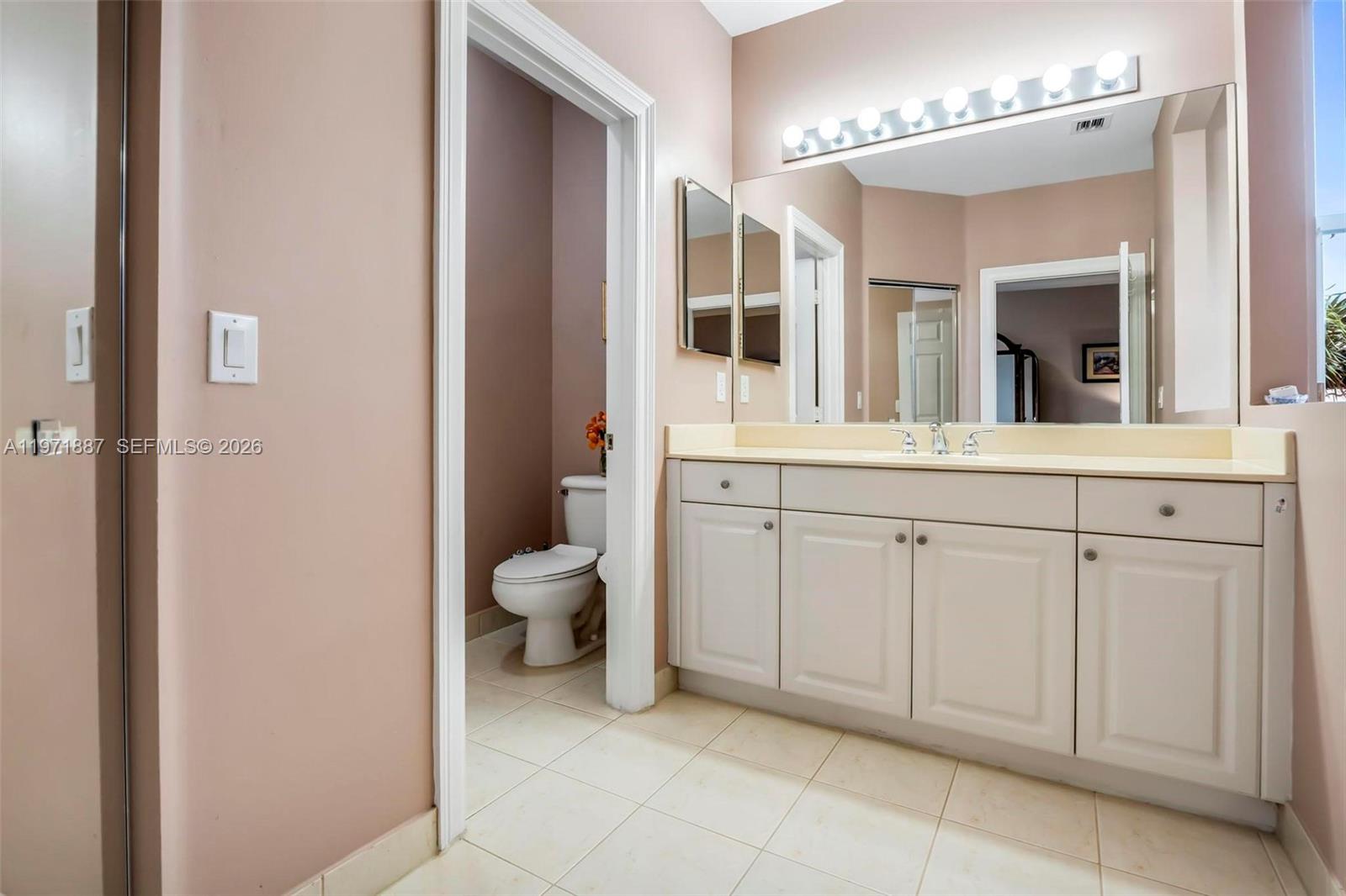 SUNSET LAKES - Residential