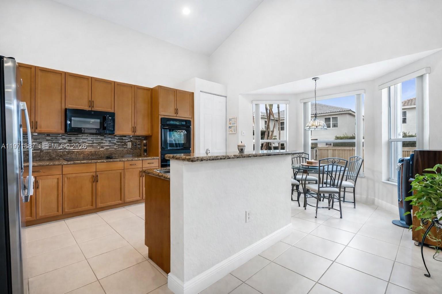 SUNSET LAKES - Residential