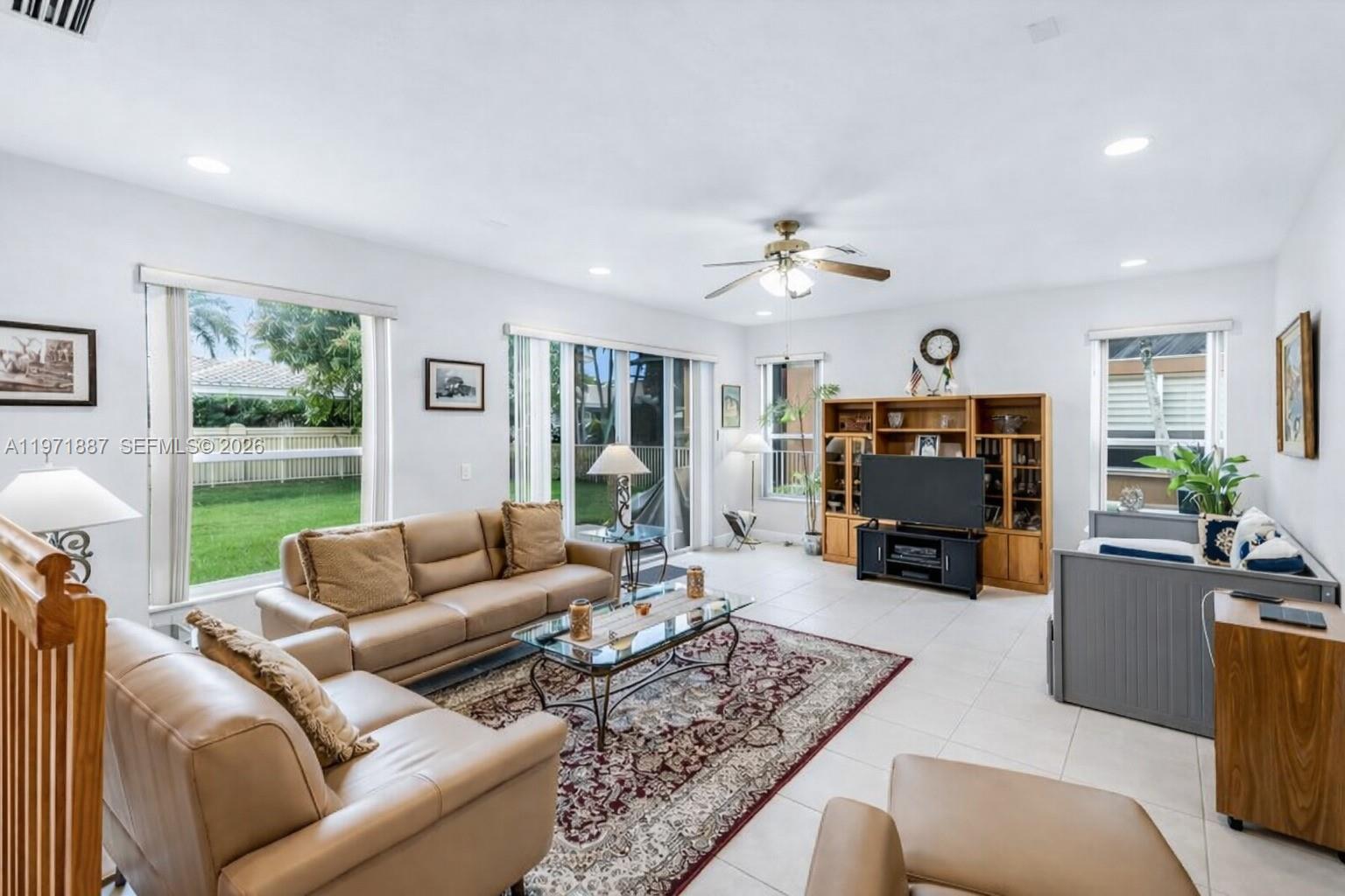 SUNSET LAKES - Residential