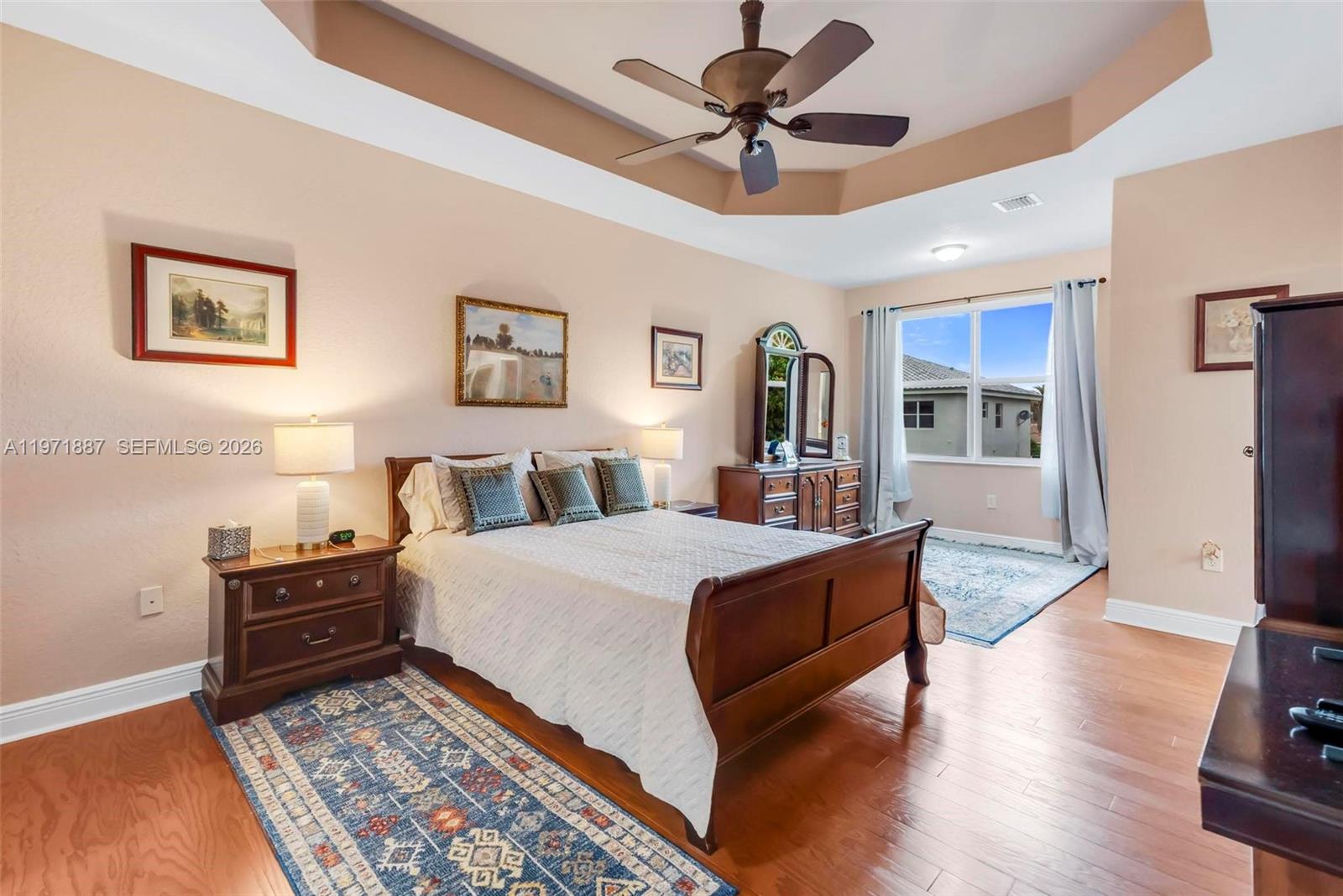 SUNSET LAKES - Residential