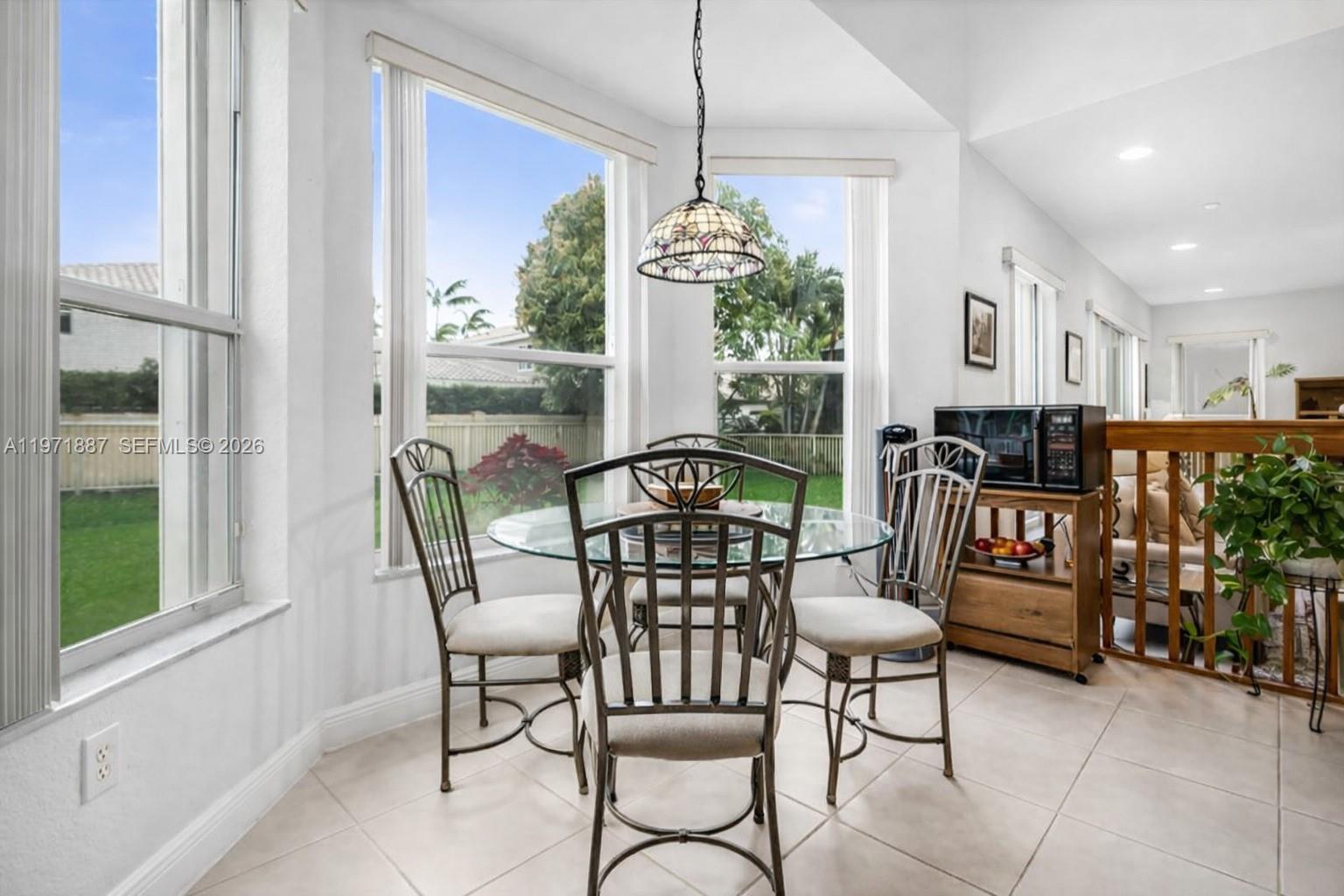 SUNSET LAKES - Residential