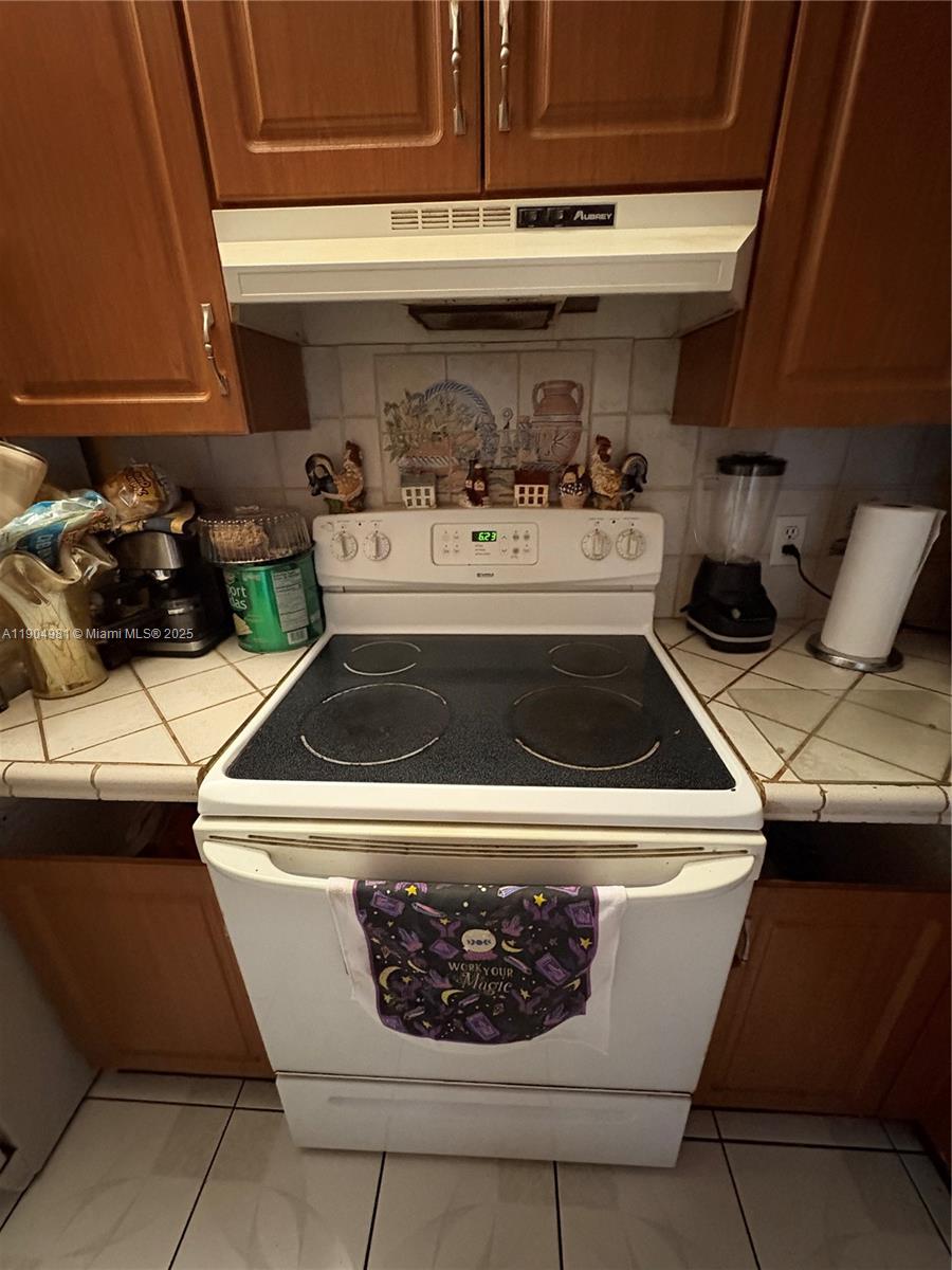 CAMBRIDGE AT CENTURY VILL - Residential