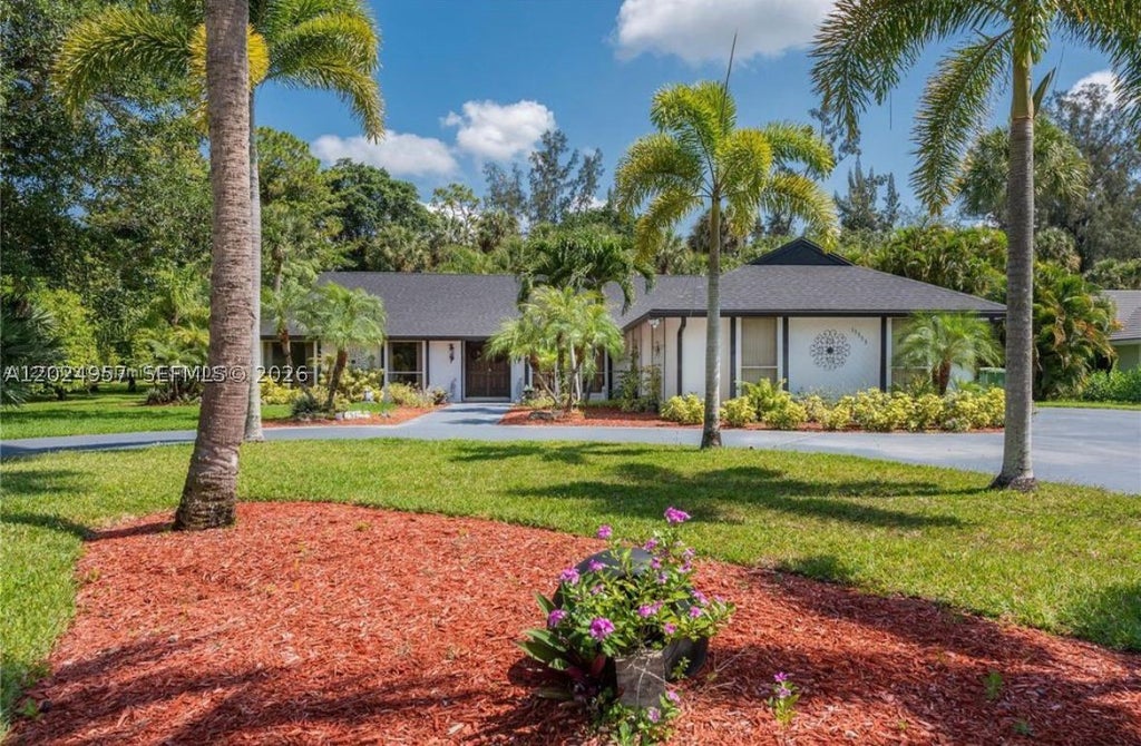 Photo of 13353 Doubletree Cir, Wellington, FL 33414 (MLS # A12024957)