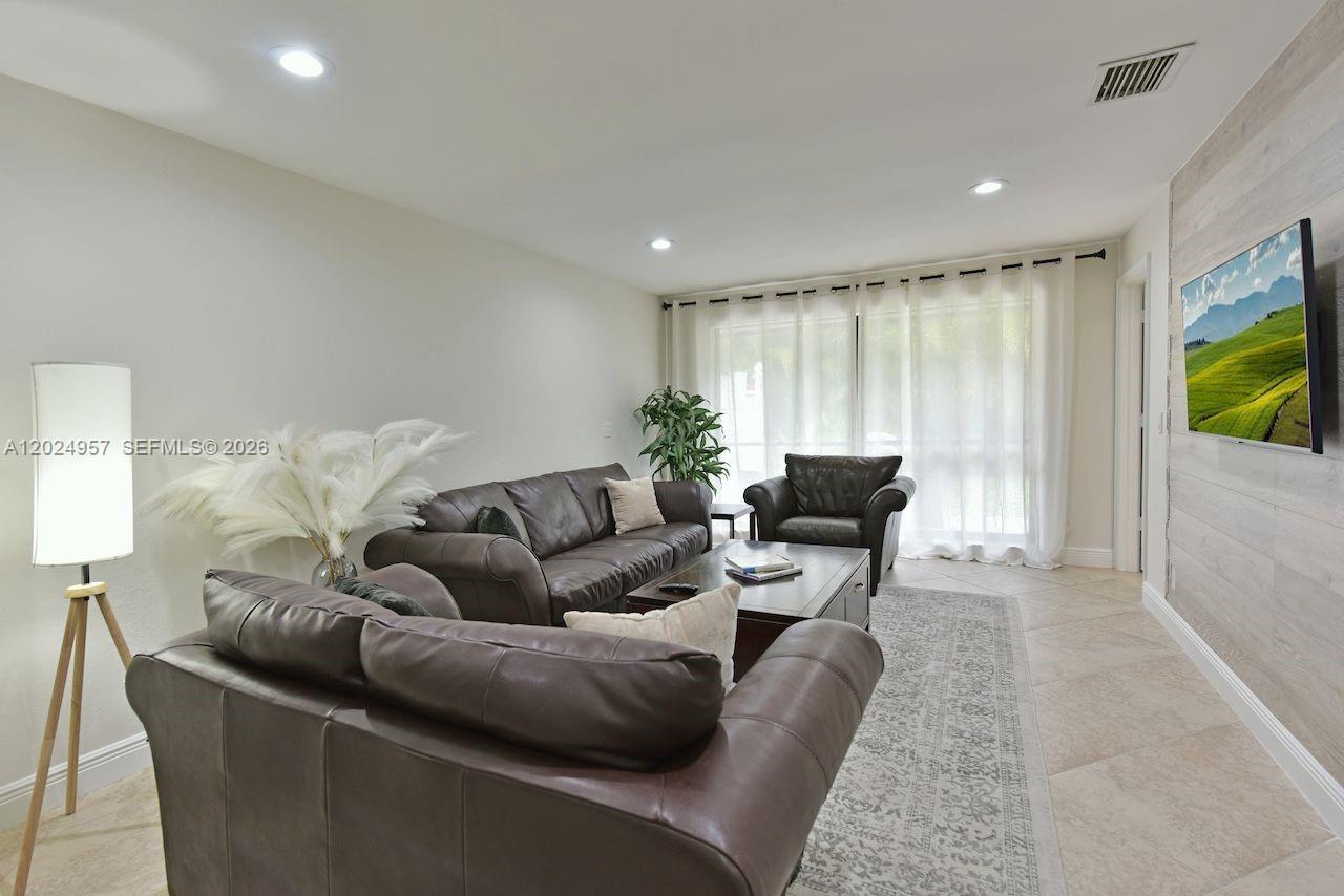 PINEWOOD OF WELLINGTON - Residential