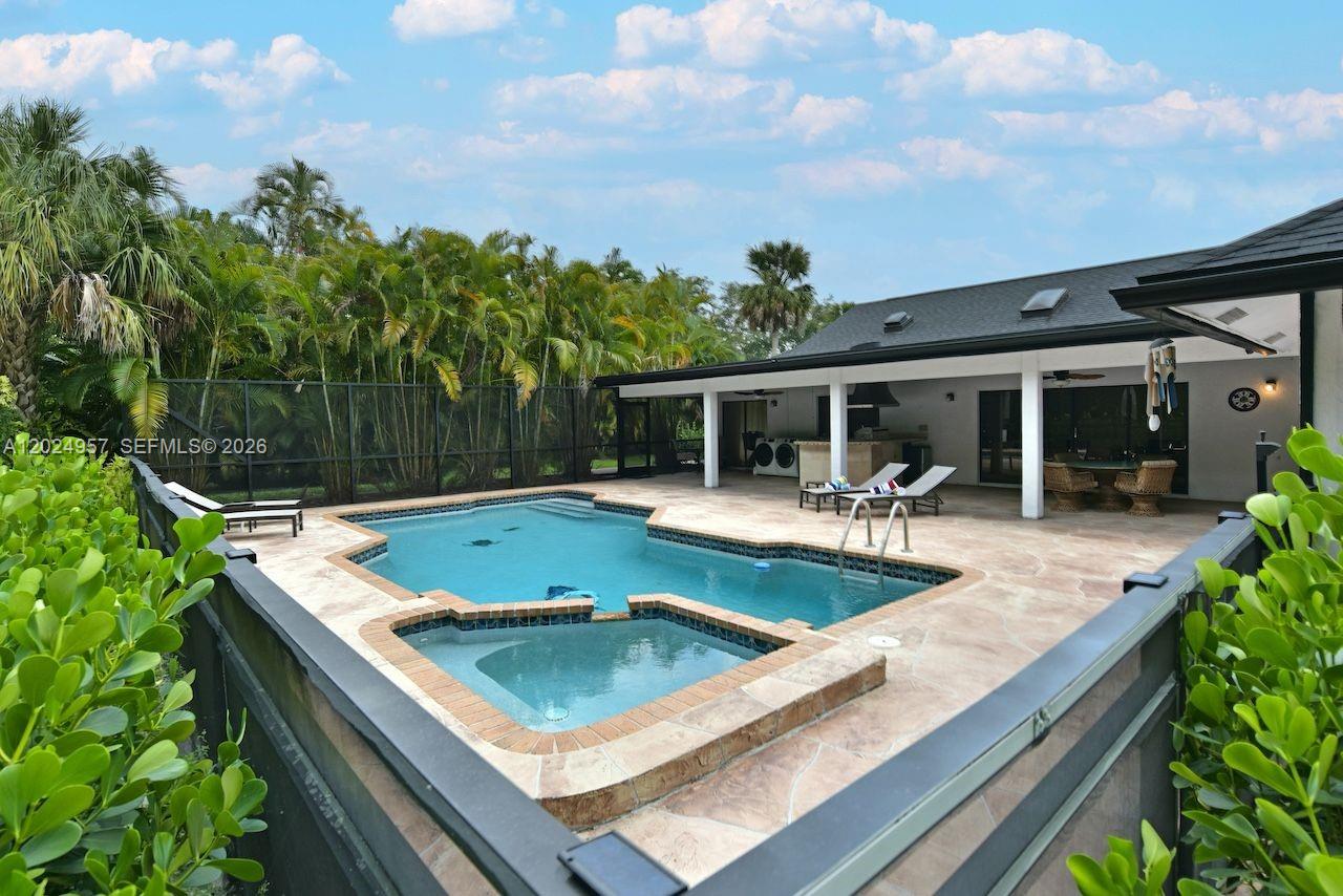 PINEWOOD OF WELLINGTON - Residential