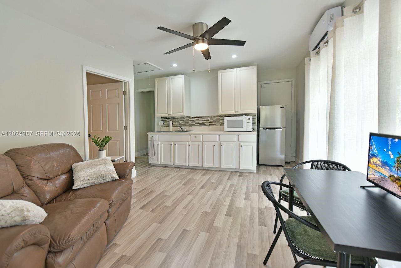 PINEWOOD OF WELLINGTON - Residential