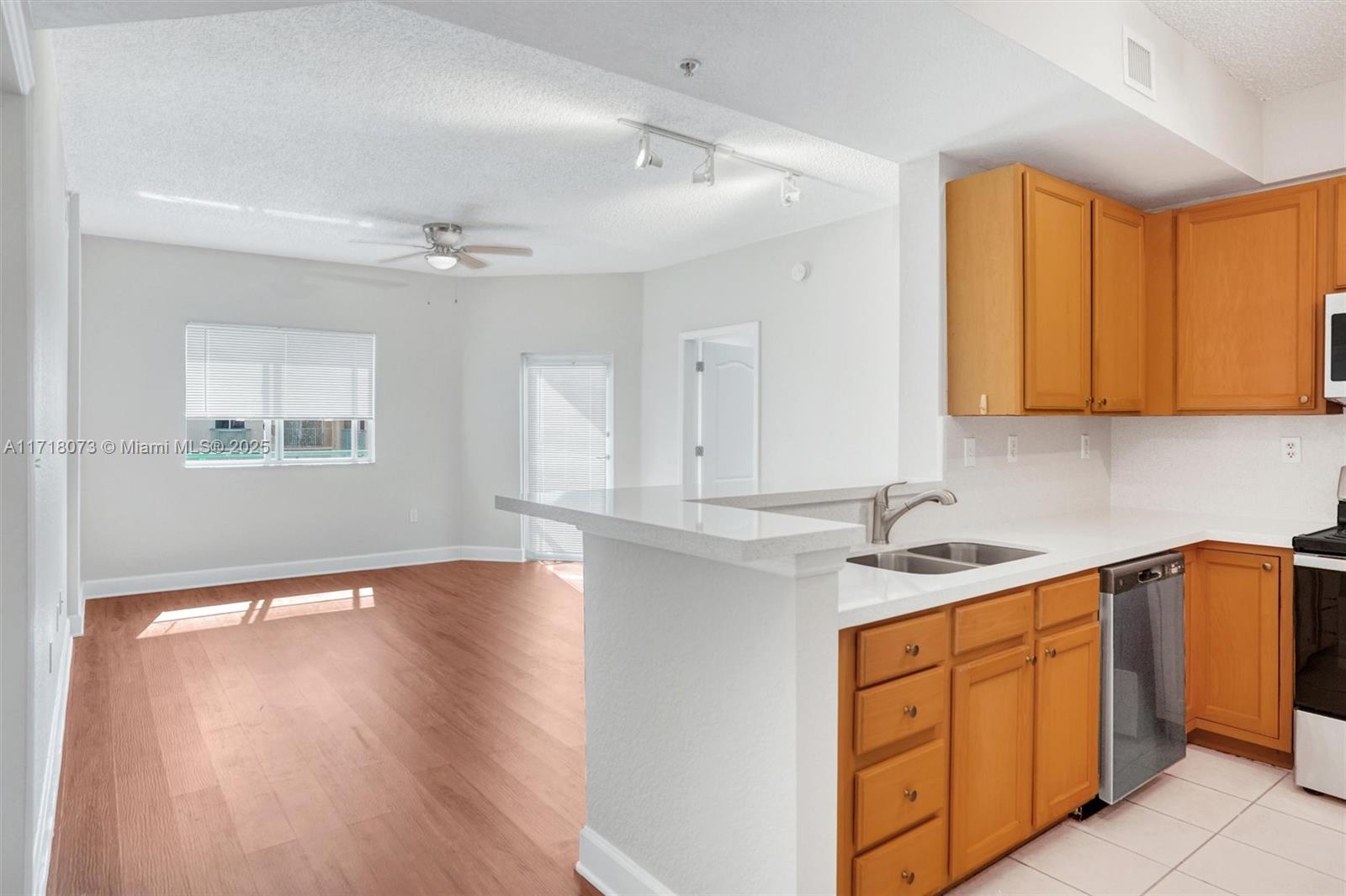 Property for Sale at 6001 Sw 70th St 640, South Miami, Miami-Dade County, Florida - Bedrooms: 2 
Bathrooms: 2  - $380,000