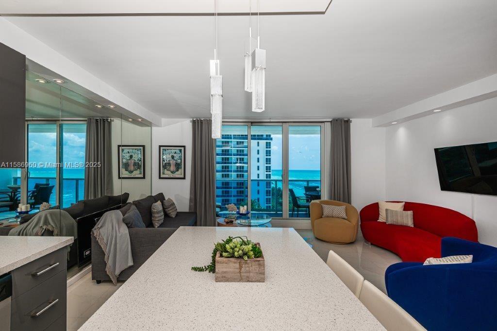 2301 Collins Ave 1111
