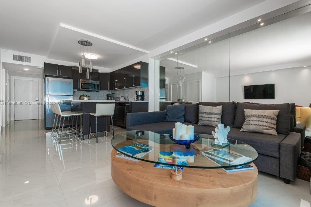 RONEY PALACE CONDO - Residential Lease