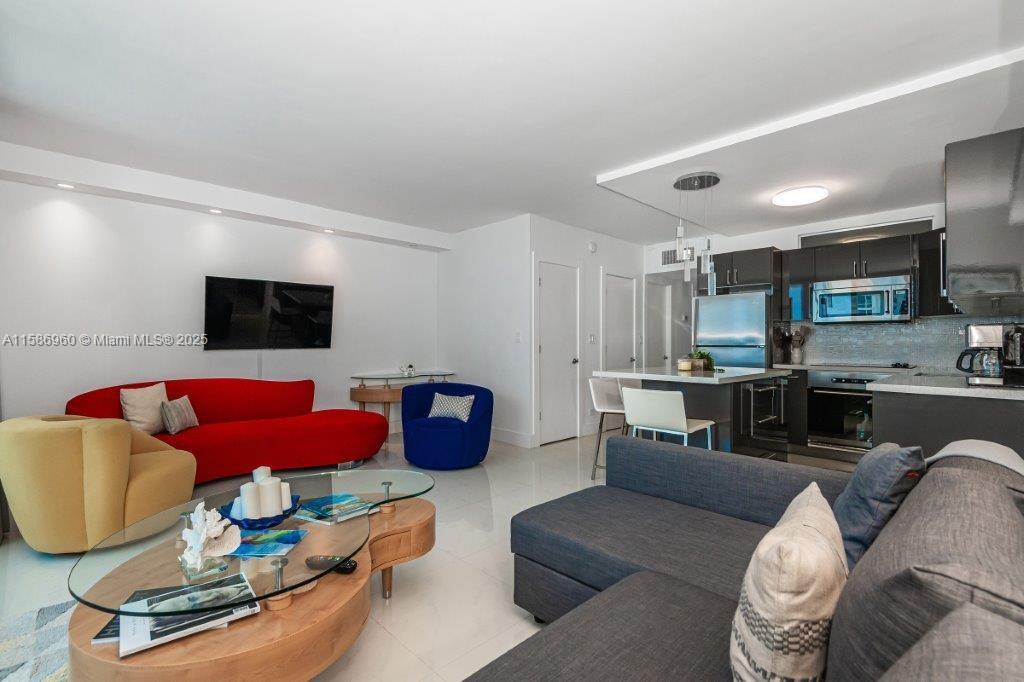 RONEY PALACE CONDO - Residential Lease