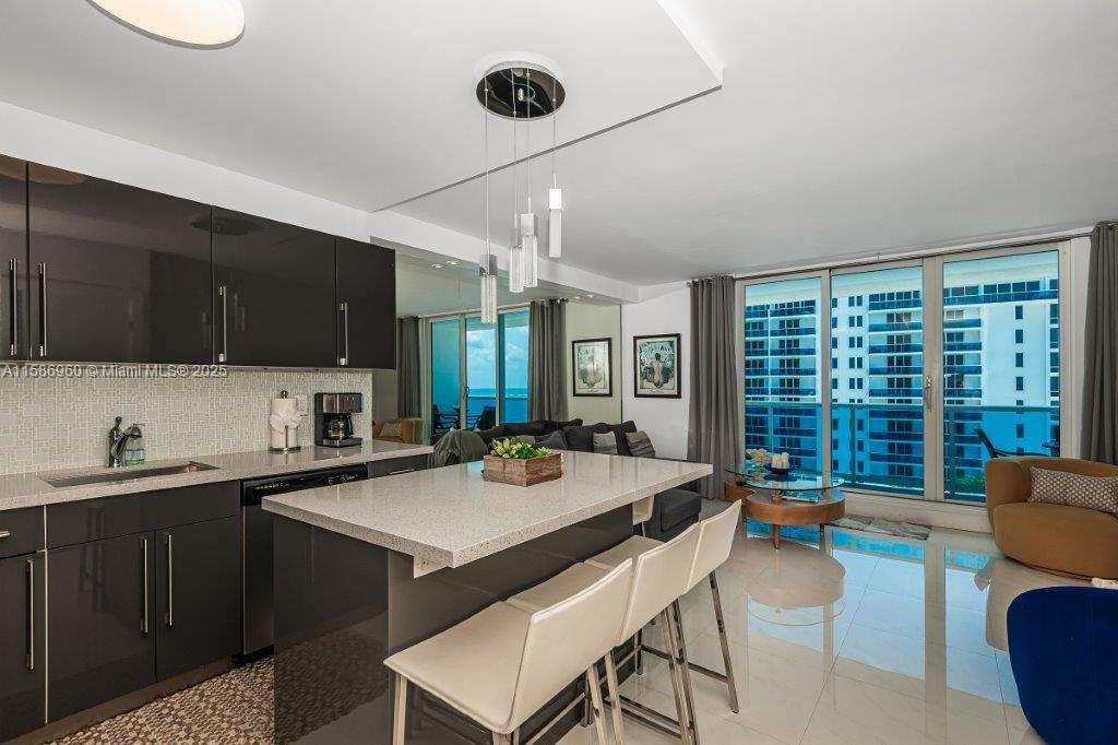 2301 Collins Ave 1111