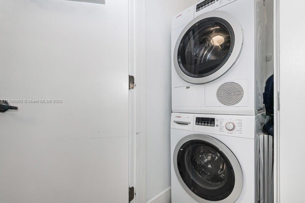 RONEY PALACE CONDO - Residential Lease