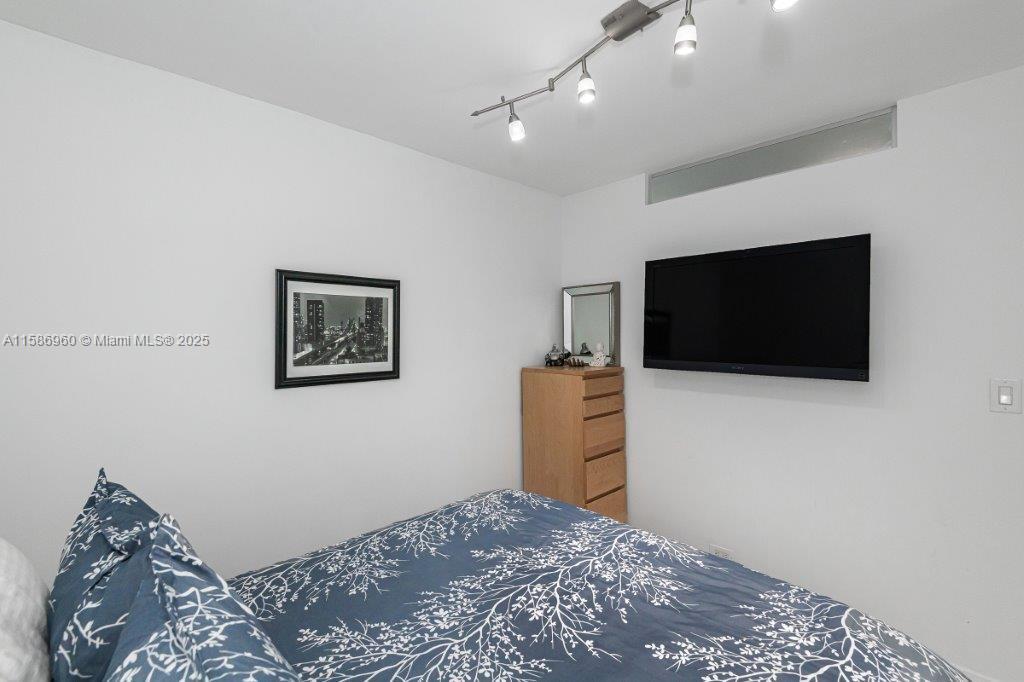 RONEY PALACE CONDO - Residential Lease