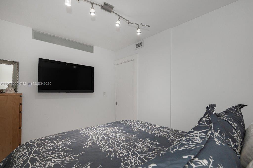 RONEY PALACE CONDO - Residential Lease