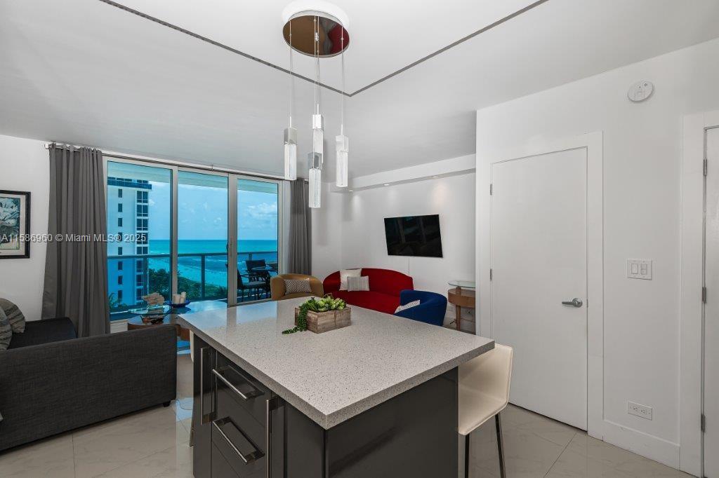 2301 Collins Ave 1111