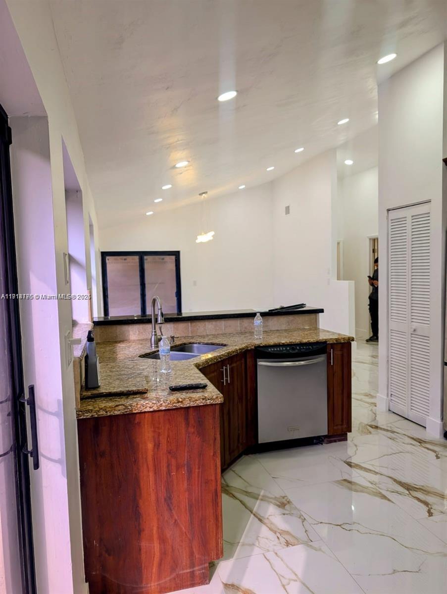 PEMBROKE LAKES SOUTH - Residential Lease