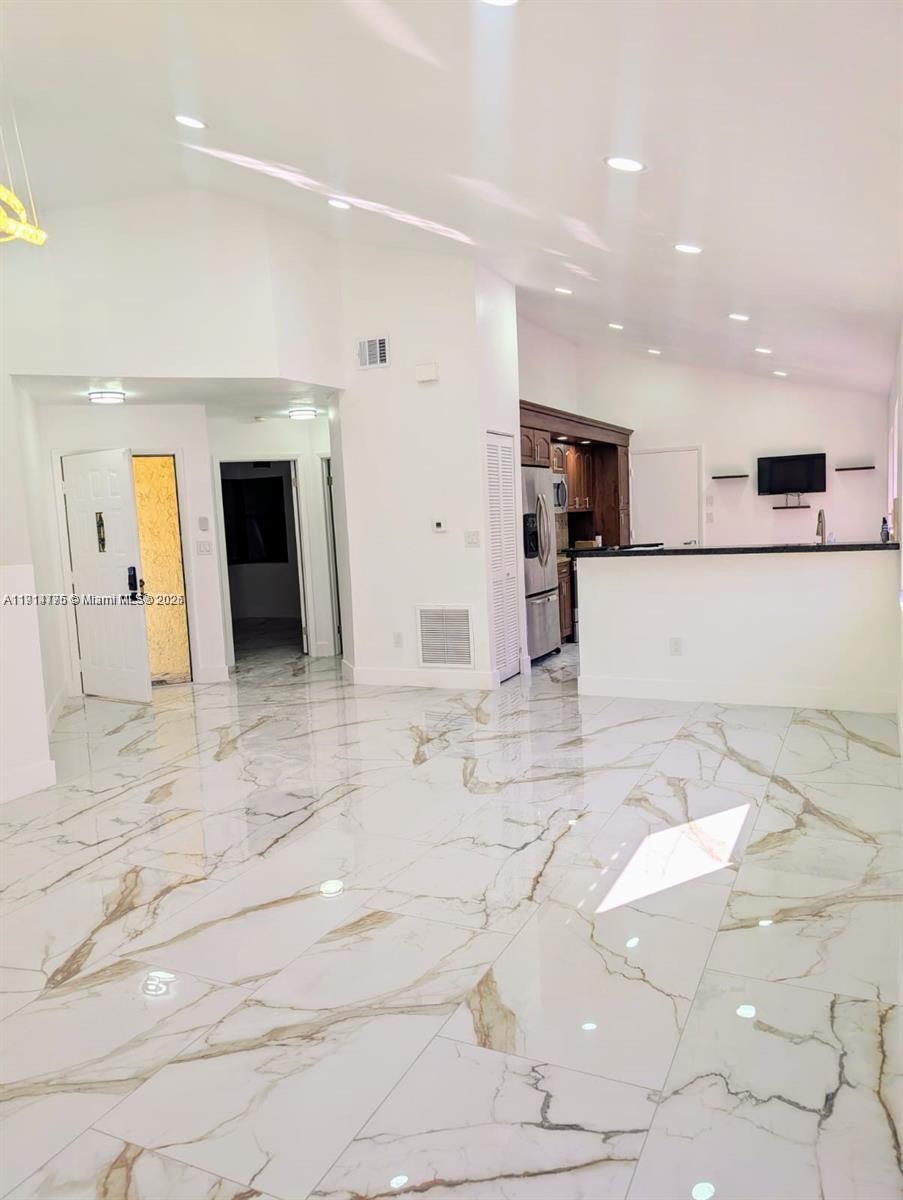 PEMBROKE LAKES SOUTH - Residential Lease