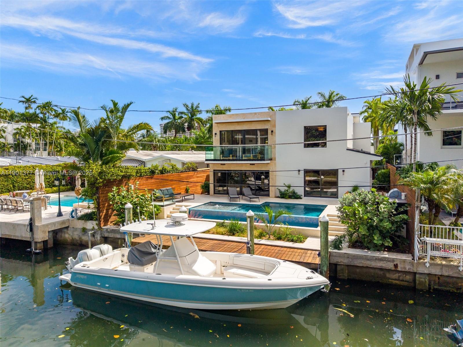 1815 Fairhaven Pl, Miami, FL, 33133/$7,500,000 3 1815 Fairhaven Pl
