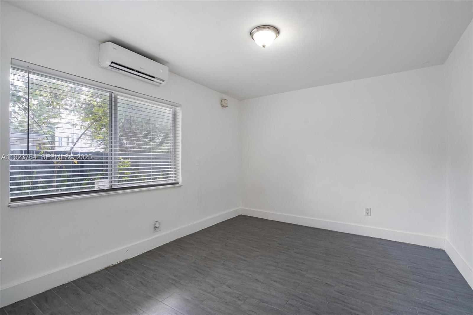 IRONS MANOR 1ST ADDN - Residential Lease