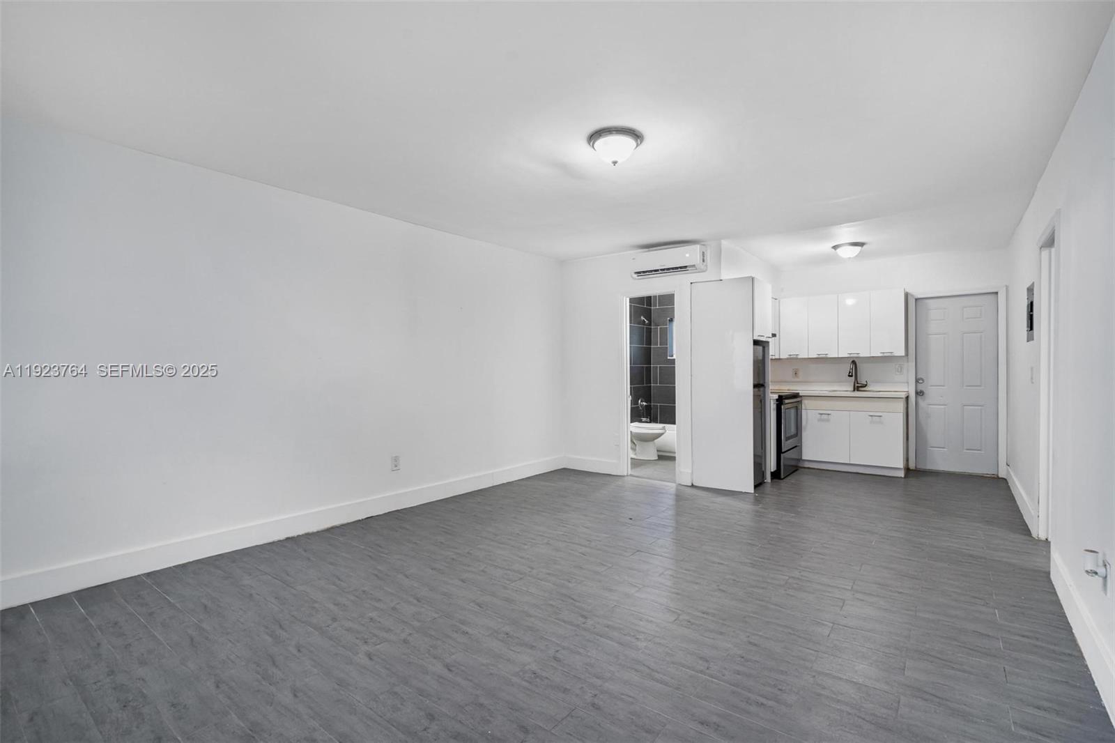 IRONS MANOR 1ST ADDN - Residential Lease