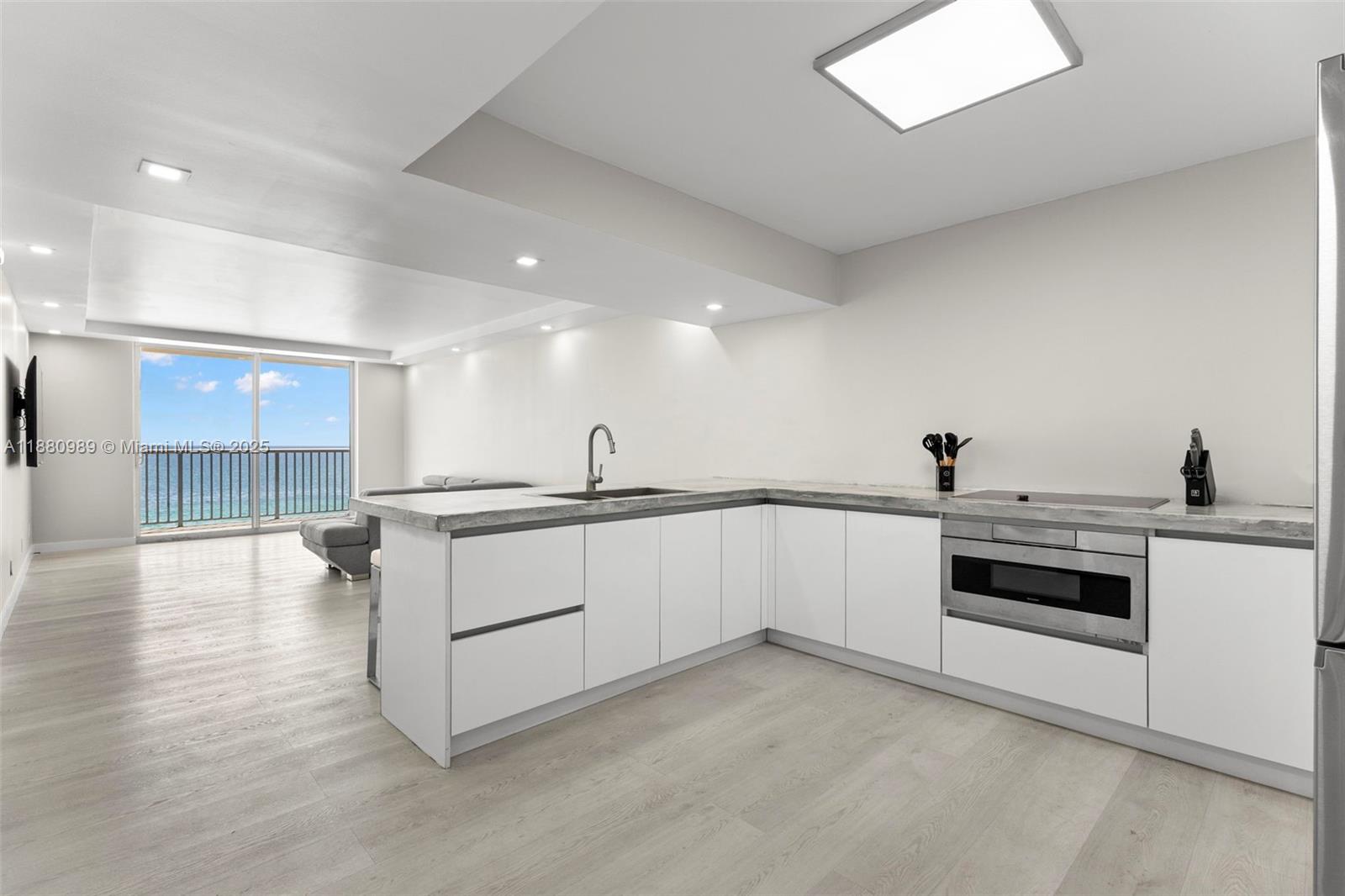 EDGEWATER BEACH TOWERS CO - Residential