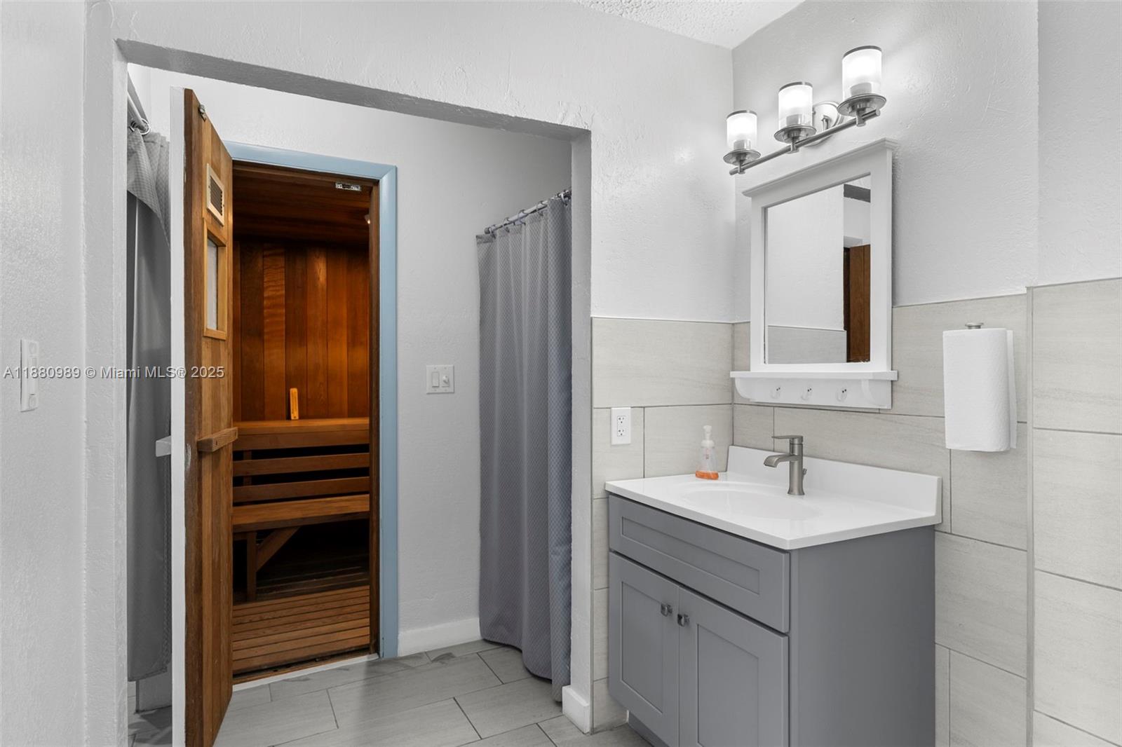 EDGEWATER BEACH TOWERS CO - Residential