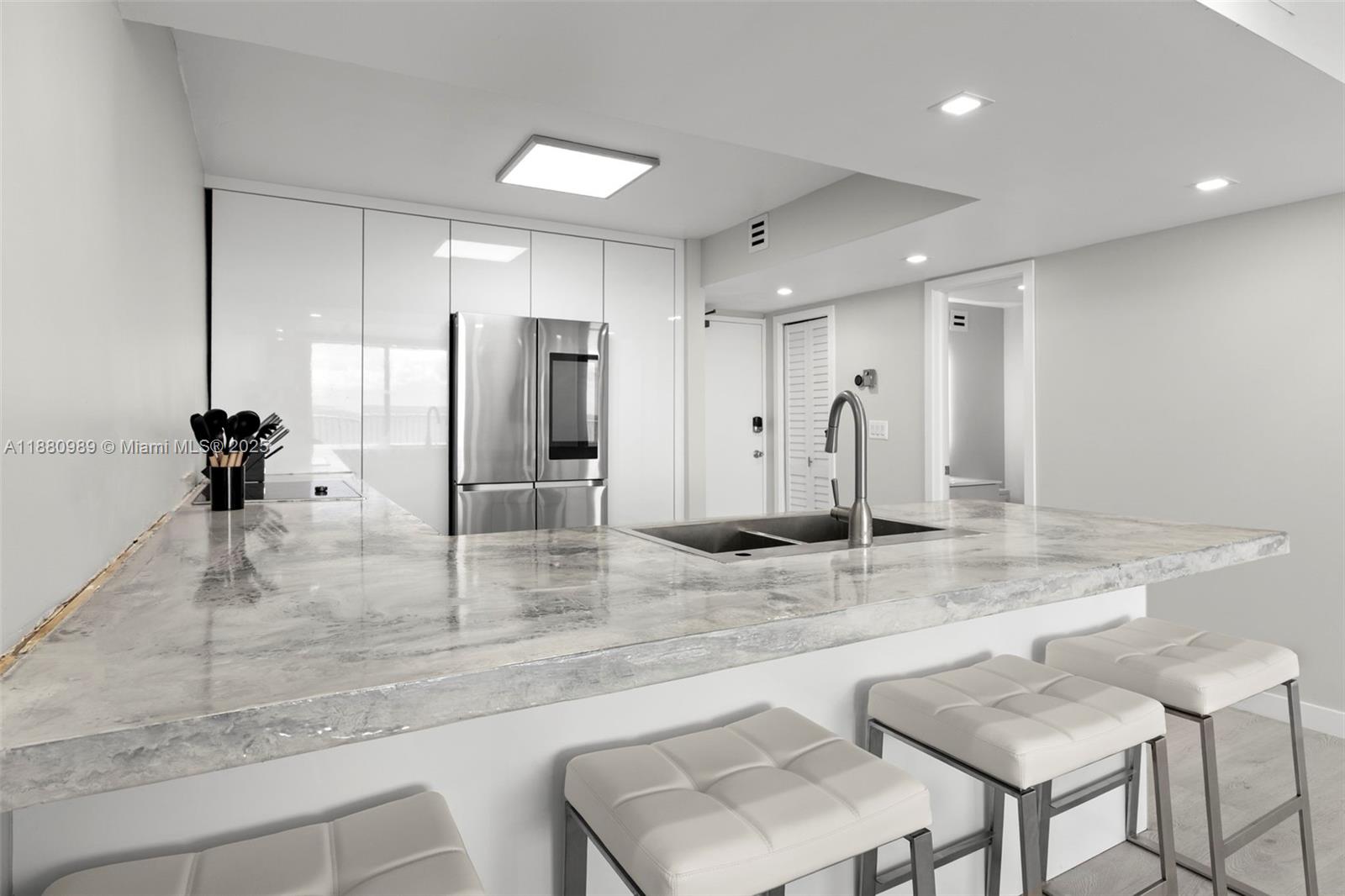 EDGEWATER BEACH TOWERS CO - Residential