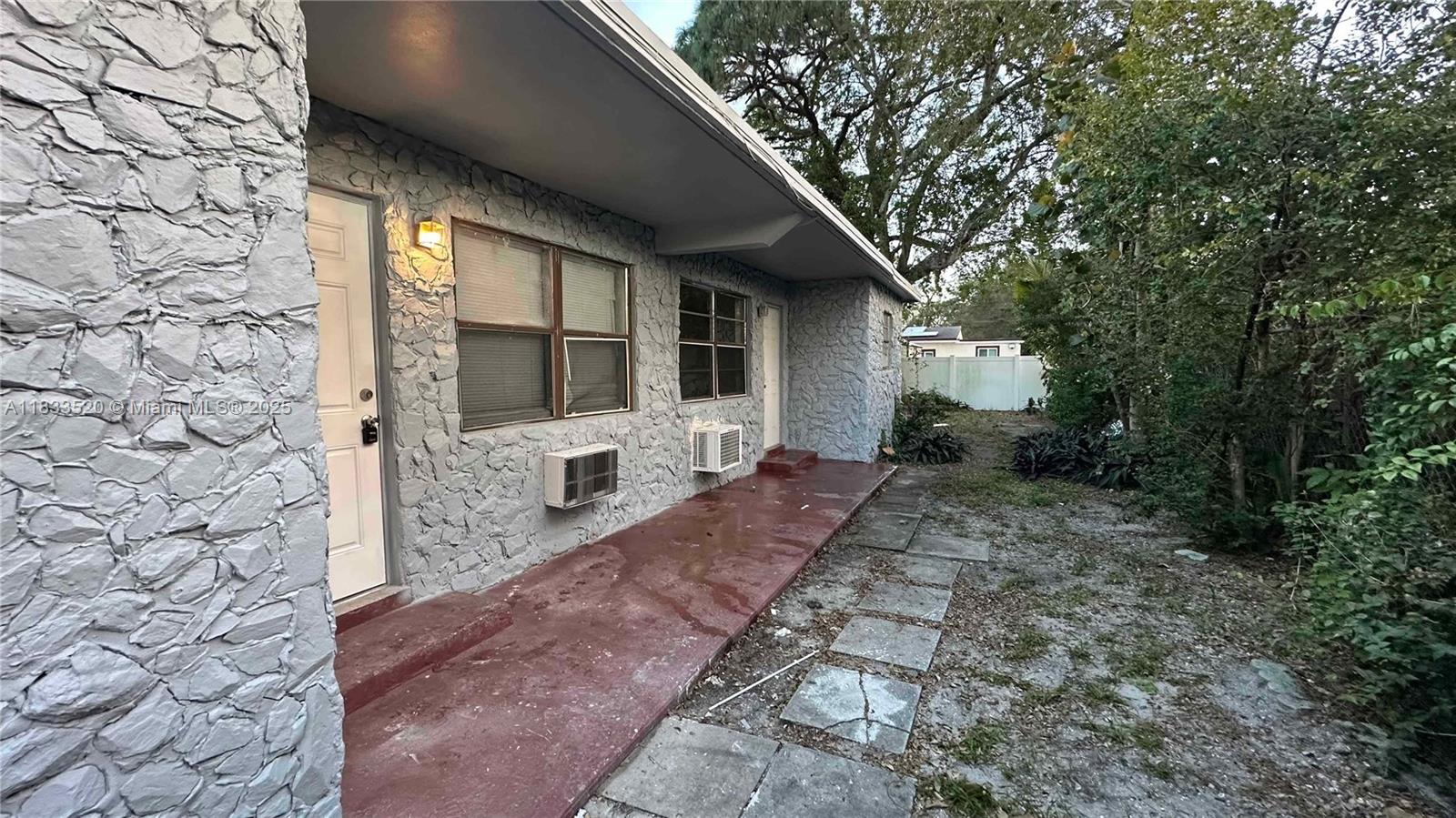 For Rent: Charming 2-Bed, 1-Bath Duplex Unit in Ft. Lauderdale This beautifully updated 2-bedroom, 1-bath unit in a duplex offers comfort, convenience, and charm in an unbeatable location. Features You'll Love. Brand-new bathroom and new energy-efficient AC units. Open layout, perfect for relaxing or entertaining. Large Shared Backyard. Quick Approval Process: Management is experienced and efficient, ensuring a smooth move-in process. Housing Assistance Welcome: We'll handle all the paperwork for you!