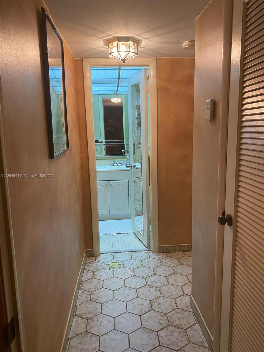 SUNRISE LAKES 37 CONDO - Residential Lease