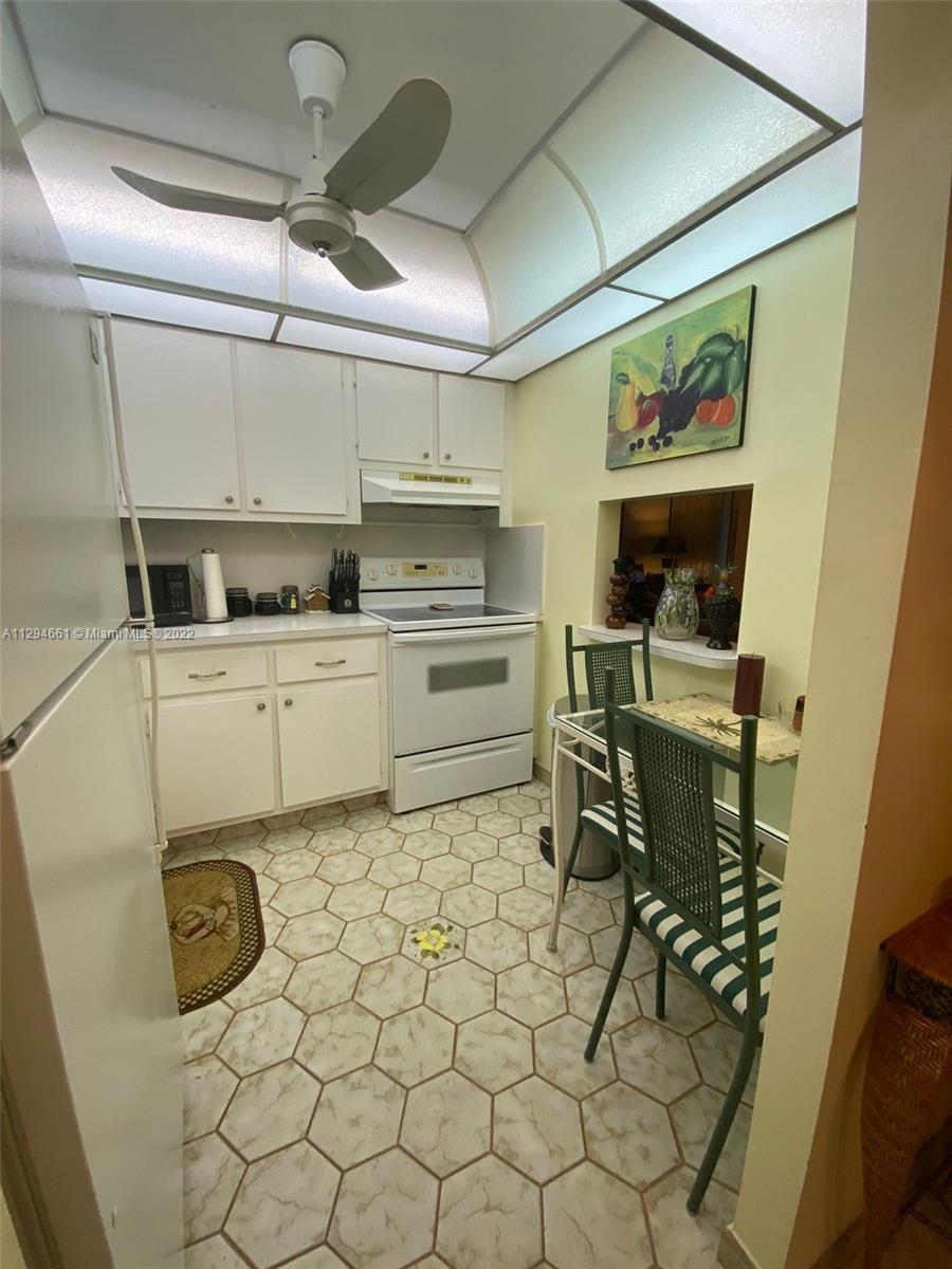 SUNRISE LAKES 37 CONDO - Residential Lease
