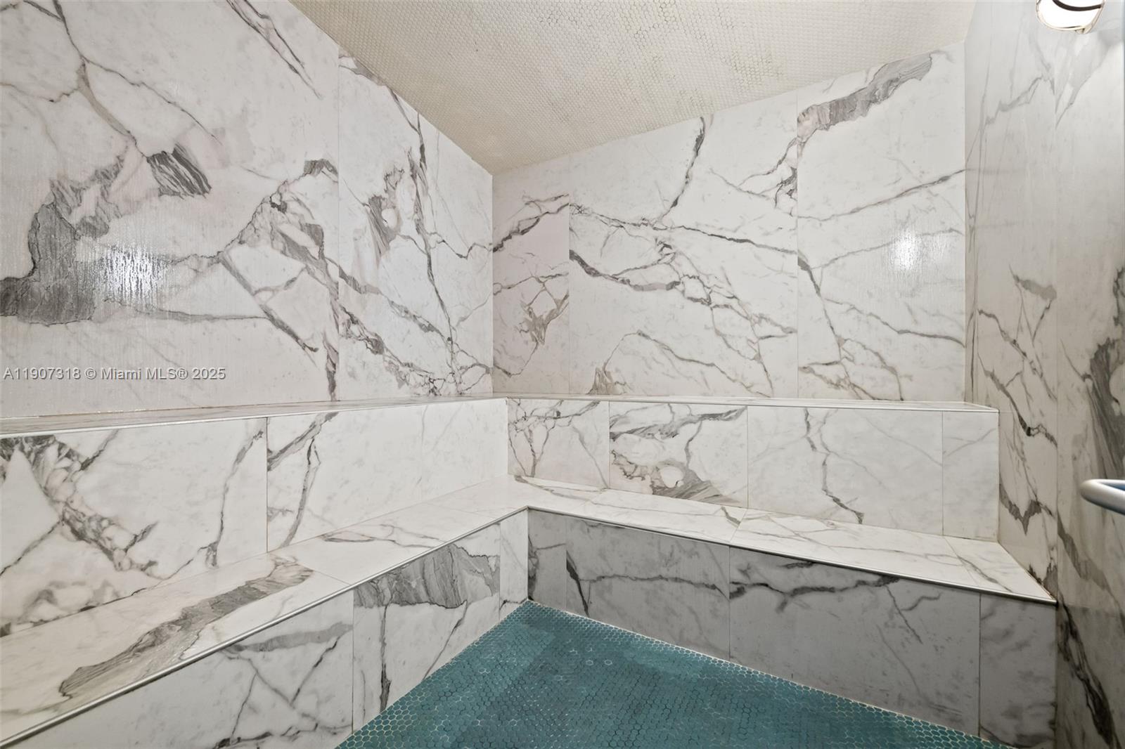 IVY CONDO - Residential