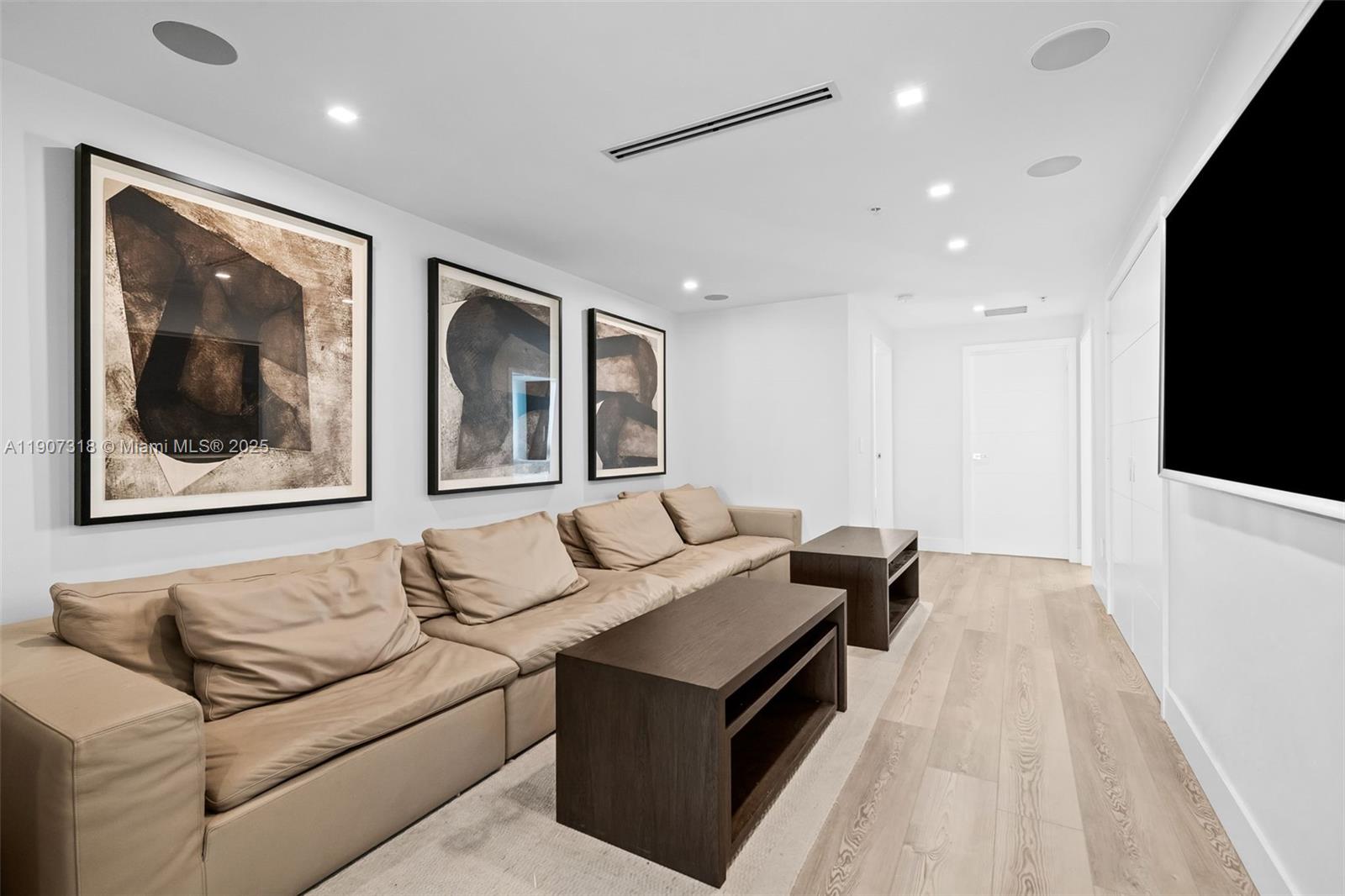 IVY CONDO - Residential