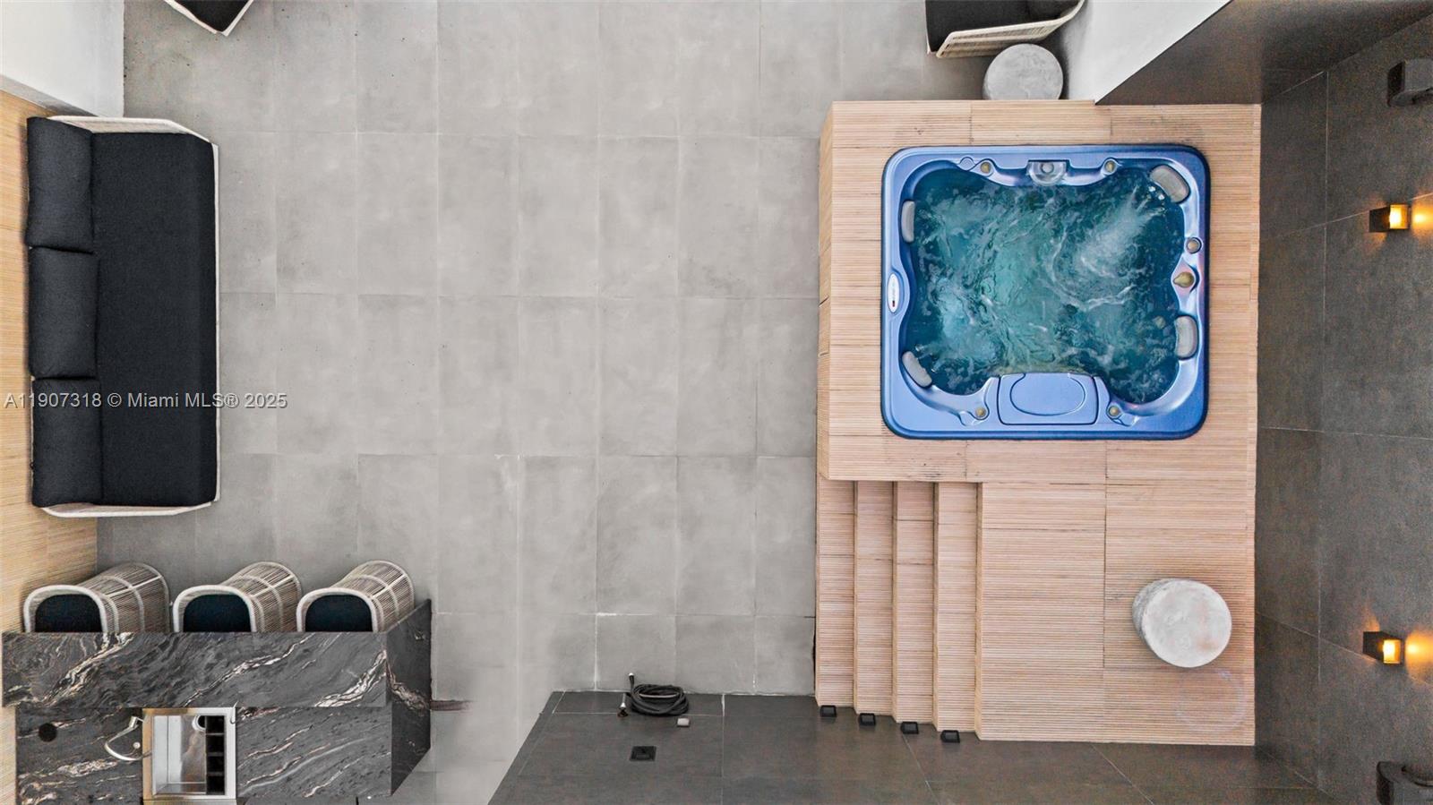 IVY CONDO - Residential