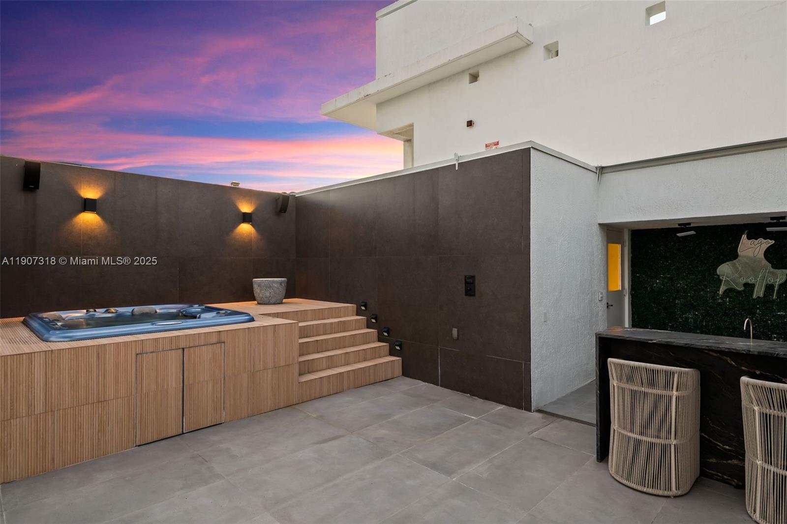 IVY CONDO - Residential