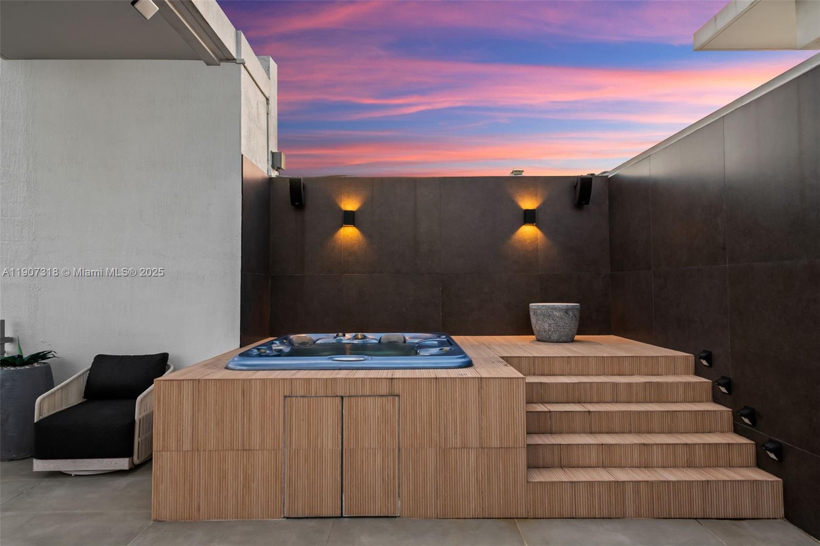 IVY CONDO - Residential