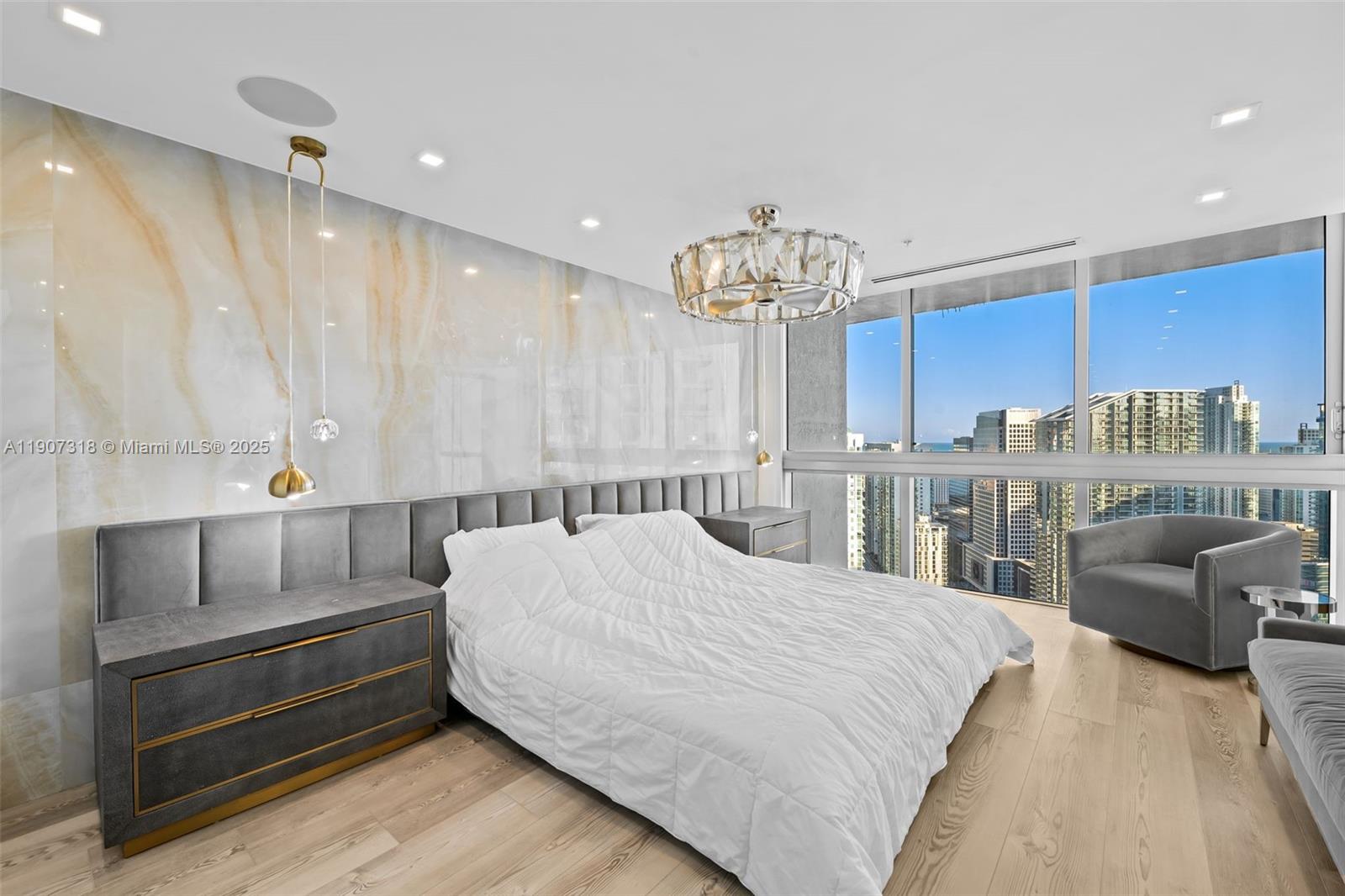 IVY CONDO - Residential