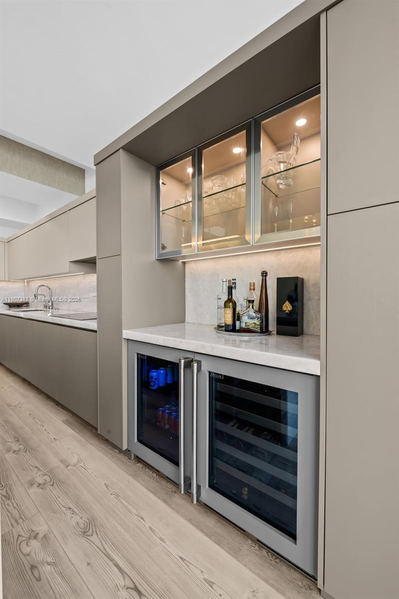 IVY CONDO - Residential