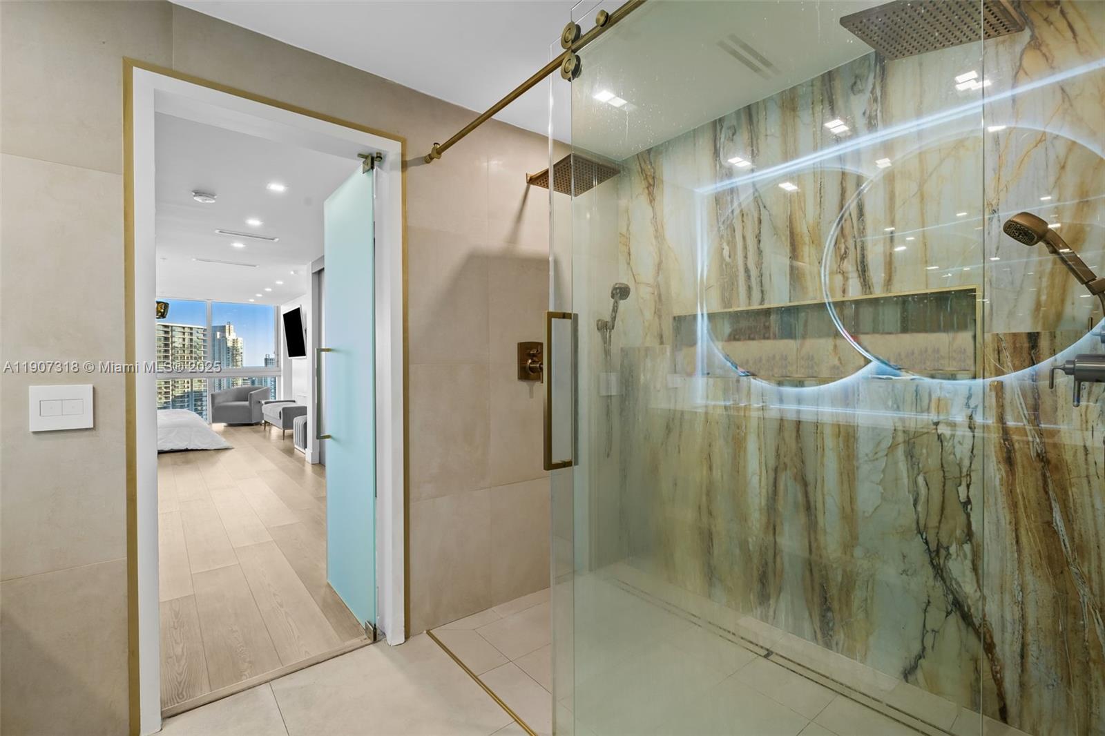 IVY CONDO - Residential