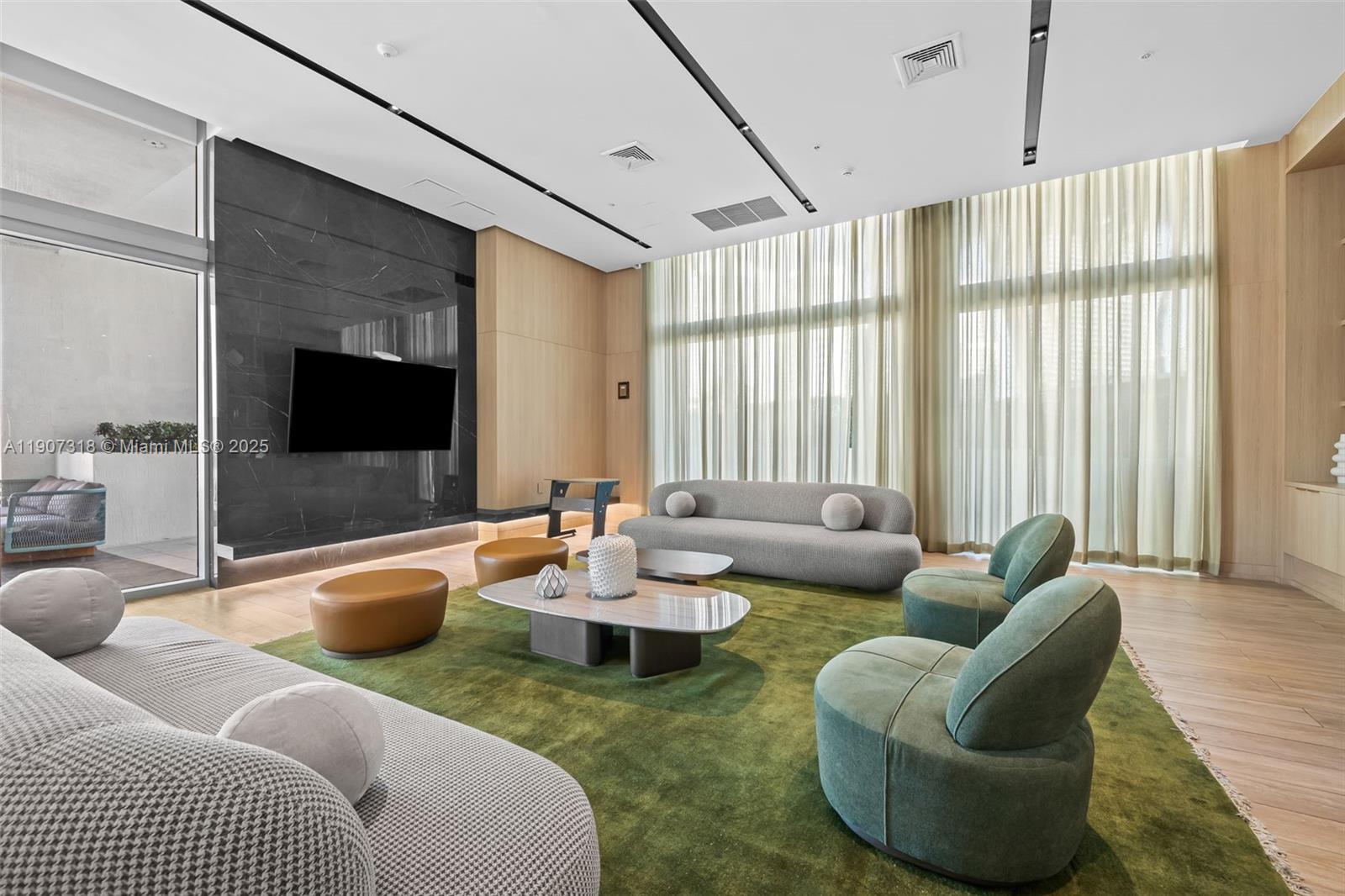 IVY CONDO - Residential