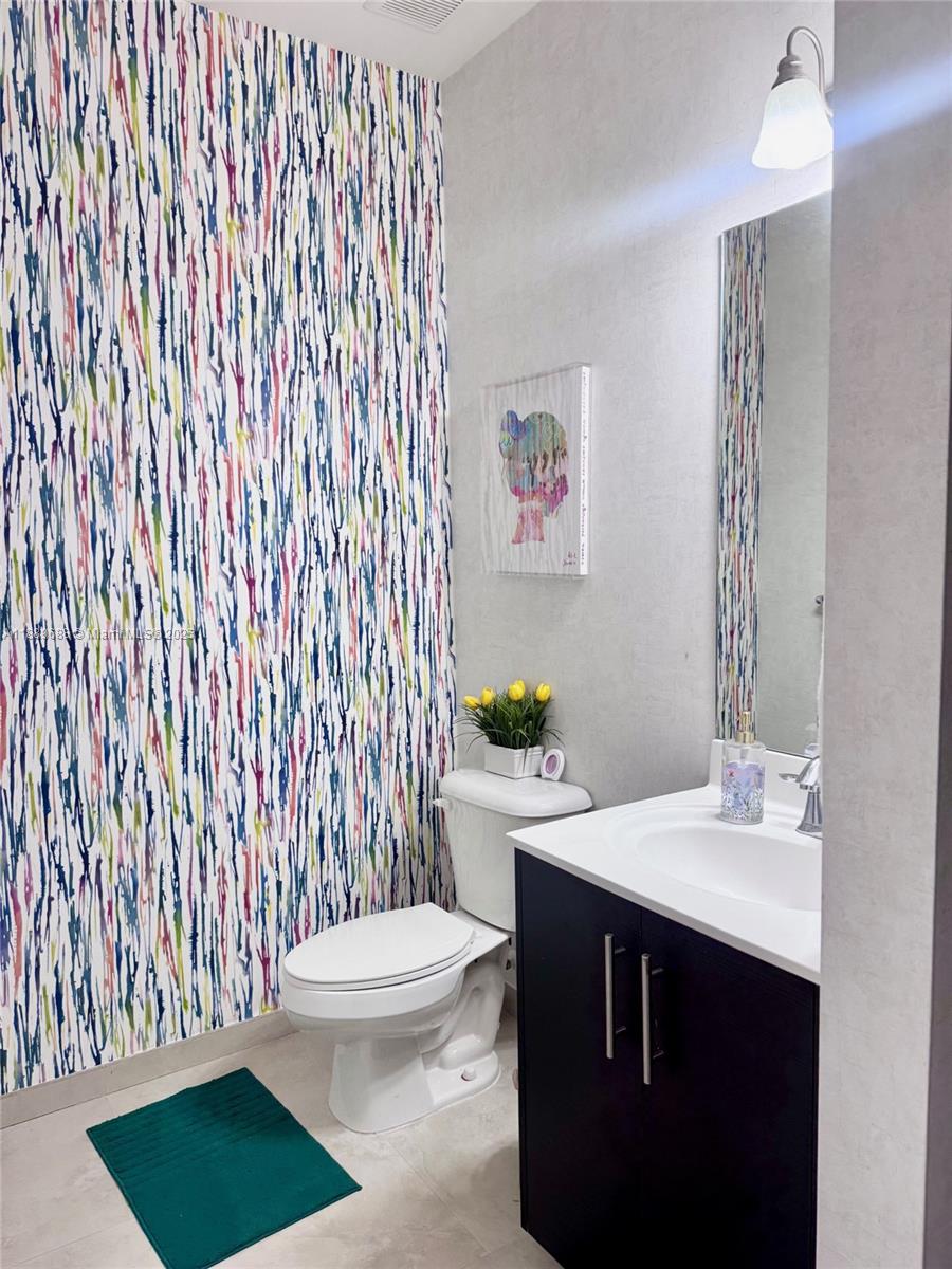 VINTAGE PLACE - Residential Lease