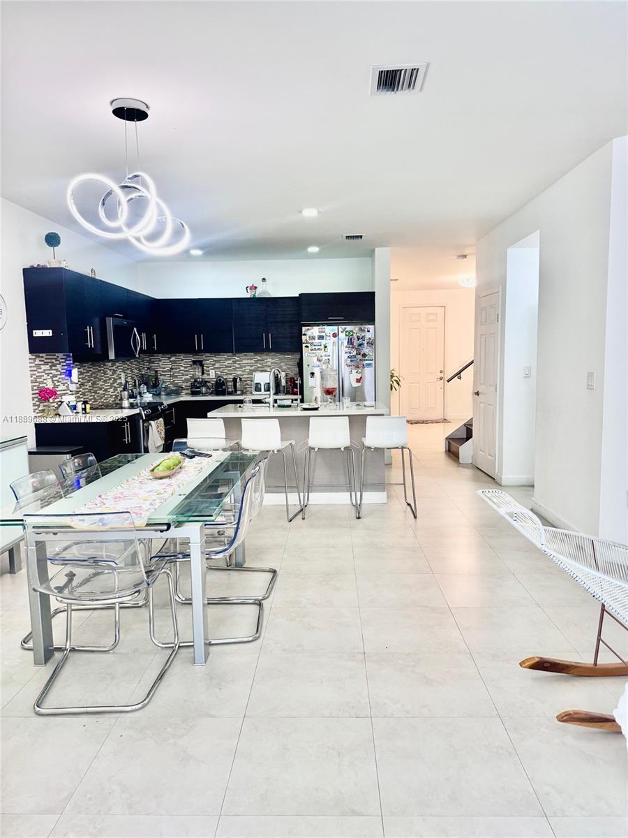 VINTAGE PLACE - Residential Lease