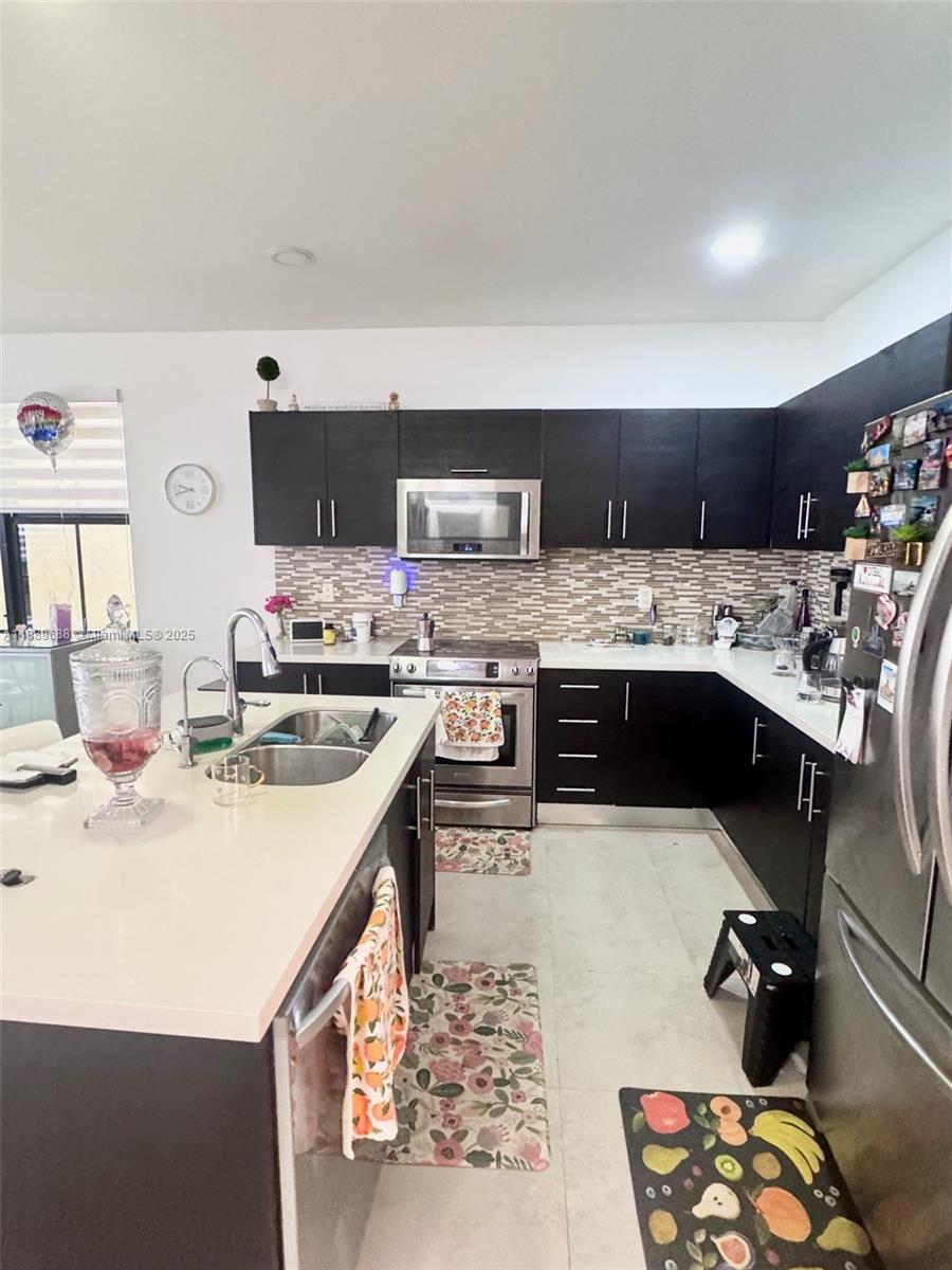 VINTAGE PLACE - Residential Lease