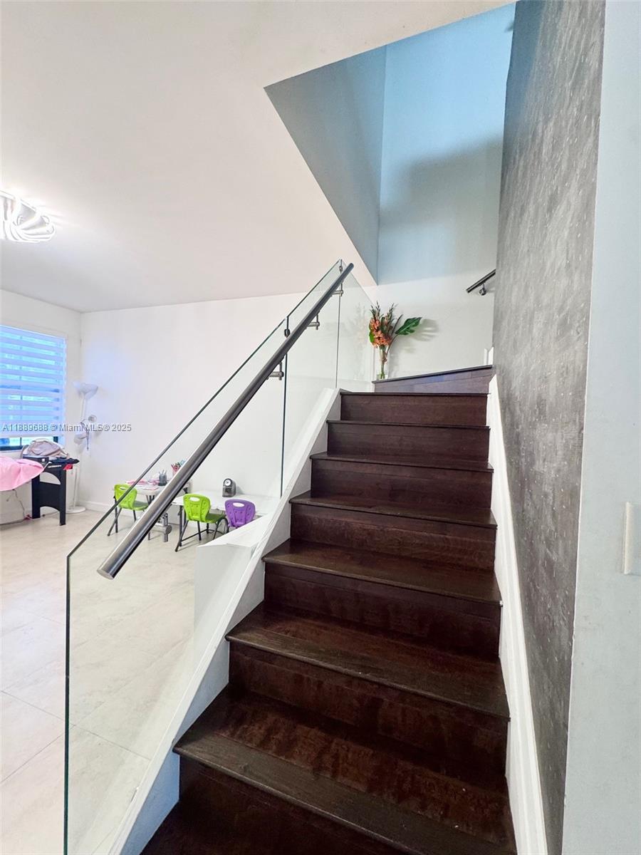 VINTAGE PLACE - Residential Lease