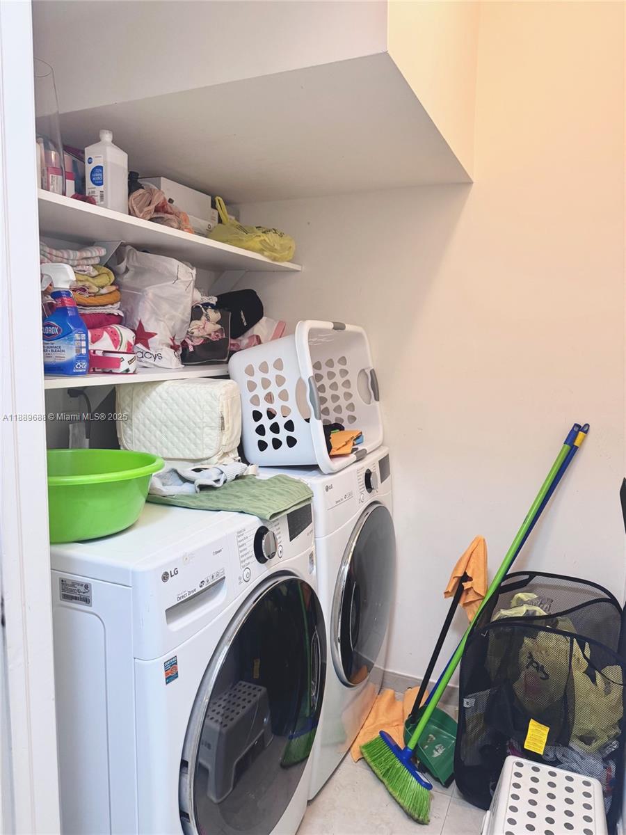 VINTAGE PLACE - Residential Lease