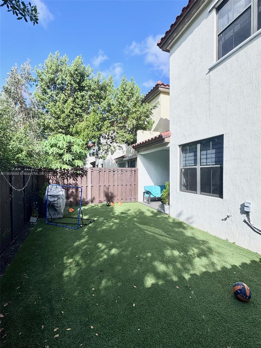 VINTAGE PLACE - Residential Lease